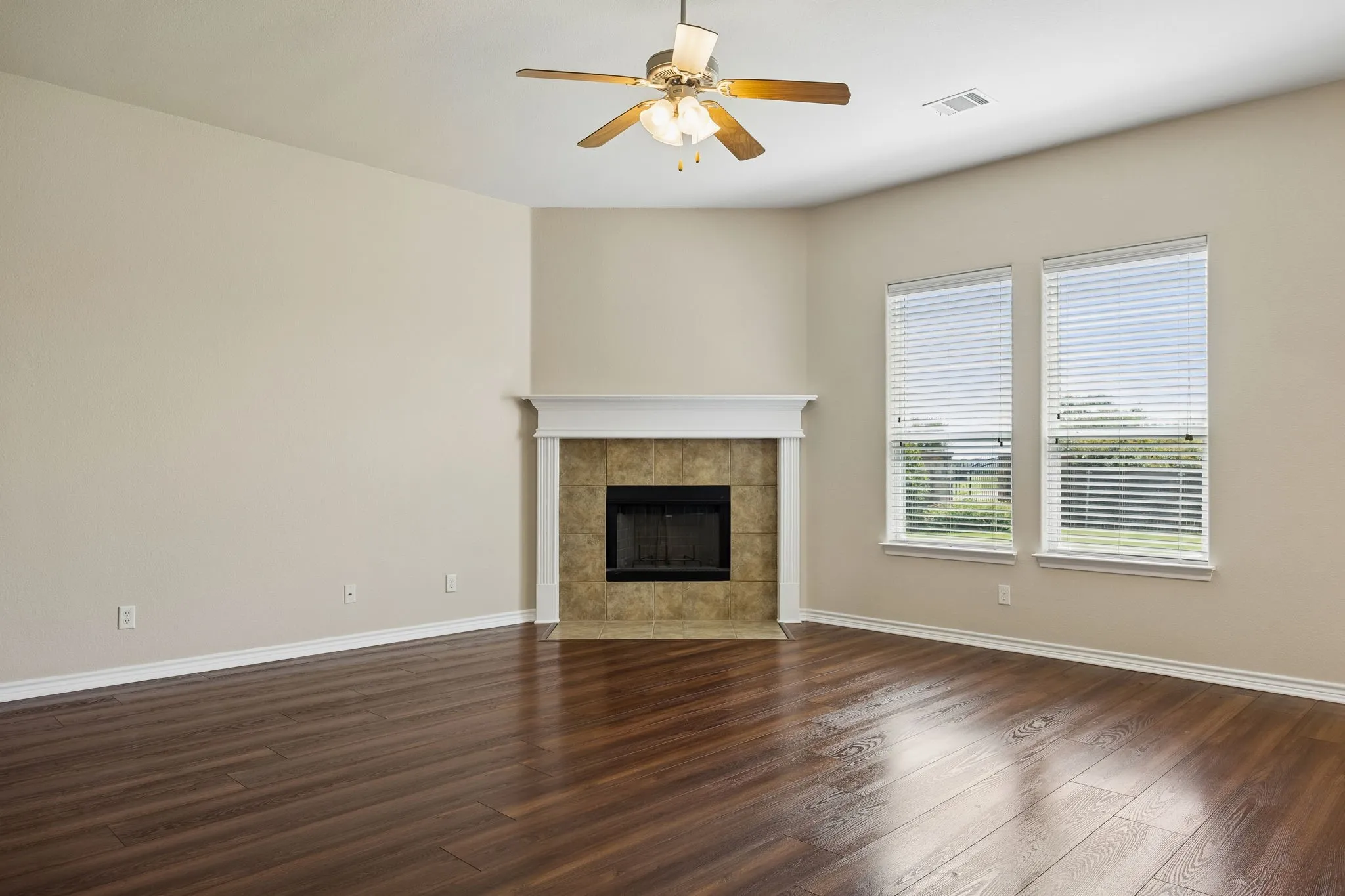 Single Family Residence For Sale in Tarrant County , 4201 Garden Path Lane, Mansfield, Texas 76063, 4 Bedroom, 3 Bathroom, 2 Garage spaces, 3,075 Sqft, built in 2010, mls#21319600, Real Estate Agent in Mansfield, Homes For Sale in Tarrant county, Homes For Sale in Mansfield, Realtor in Mansfield Texas, Real Estate Brokerage Independent Realty Texas, Luminita Cordes Realtor