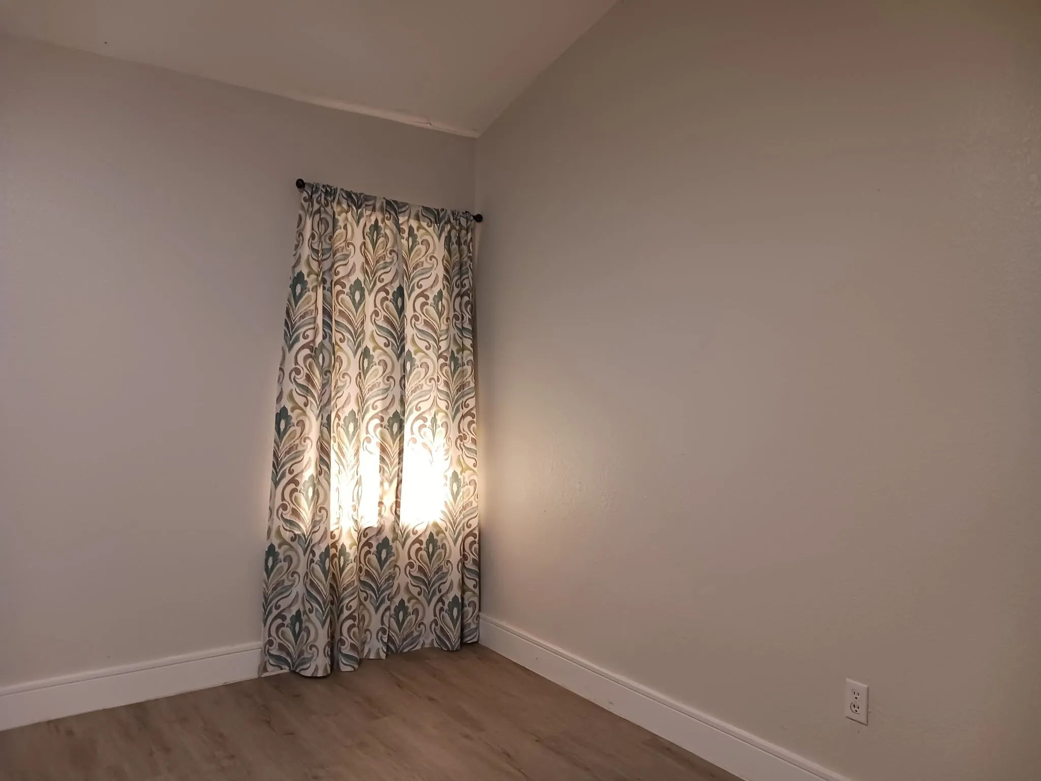 Townhouse For Sale in Dallas County , 1800 Ridgeview Plaza, Mesquite, Texas 75149, 3 Bedroom, 2 Bathroom, Garage spaces, 1,248 Sqft, built in 1975, mls#21321584, Real Estate Agent in Mesquite, Homes For Sale in Dallas county, Homes For Sale in Mesquite, Realtor in Mesquite Texas, Real Estate Brokerage Independent Realty Texas, Luminita Cordes Realtor