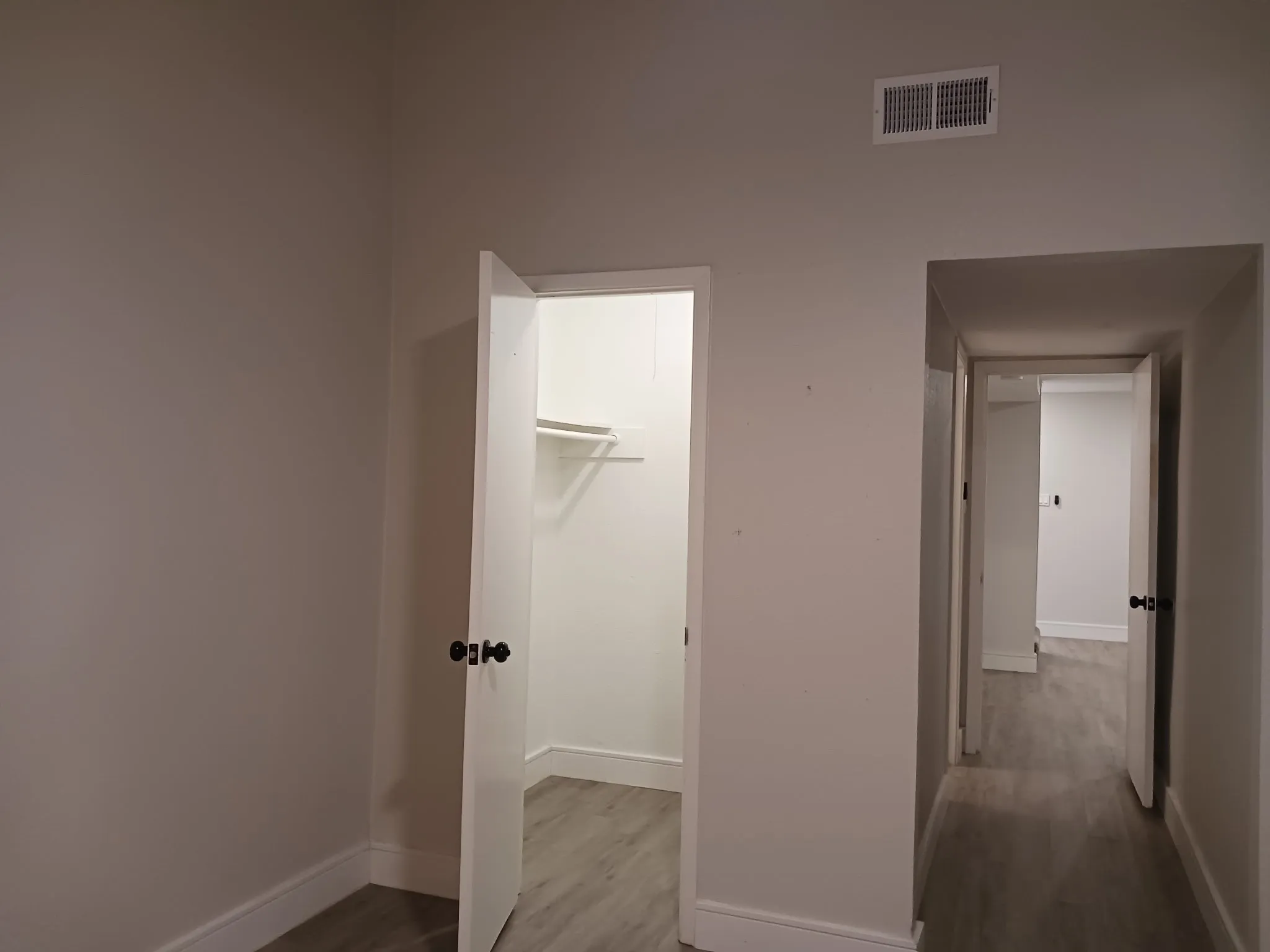 Townhouse For Sale in Dallas County , 1800 Ridgeview Plaza, Mesquite, Texas 75149, 3 Bedroom, 2 Bathroom, Garage spaces, 1,248 Sqft, built in 1975, mls#21321584, Real Estate Agent in Mesquite, Homes For Sale in Dallas county, Homes For Sale in Mesquite, Realtor in Mesquite Texas, Real Estate Brokerage Independent Realty Texas, Luminita Cordes Realtor