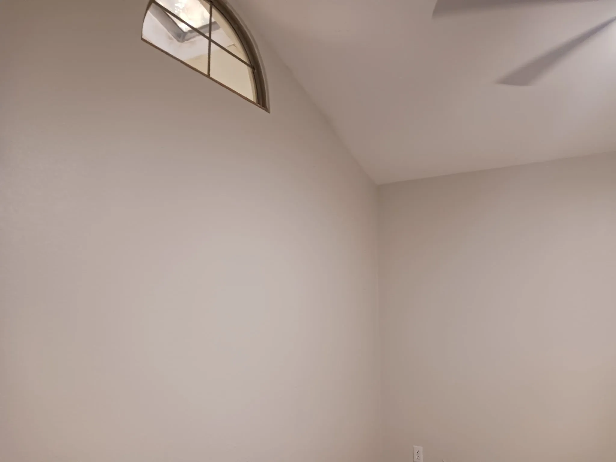 Townhouse For Sale in Dallas County , 1800 Ridgeview Plaza, Mesquite, Texas 75149, 3 Bedroom, 2 Bathroom, Garage spaces, 1,248 Sqft, built in 1975, mls#21321584, Real Estate Agent in Mesquite, Homes For Sale in Dallas county, Homes For Sale in Mesquite, Realtor in Mesquite Texas, Real Estate Brokerage Independent Realty Texas, Luminita Cordes Realtor