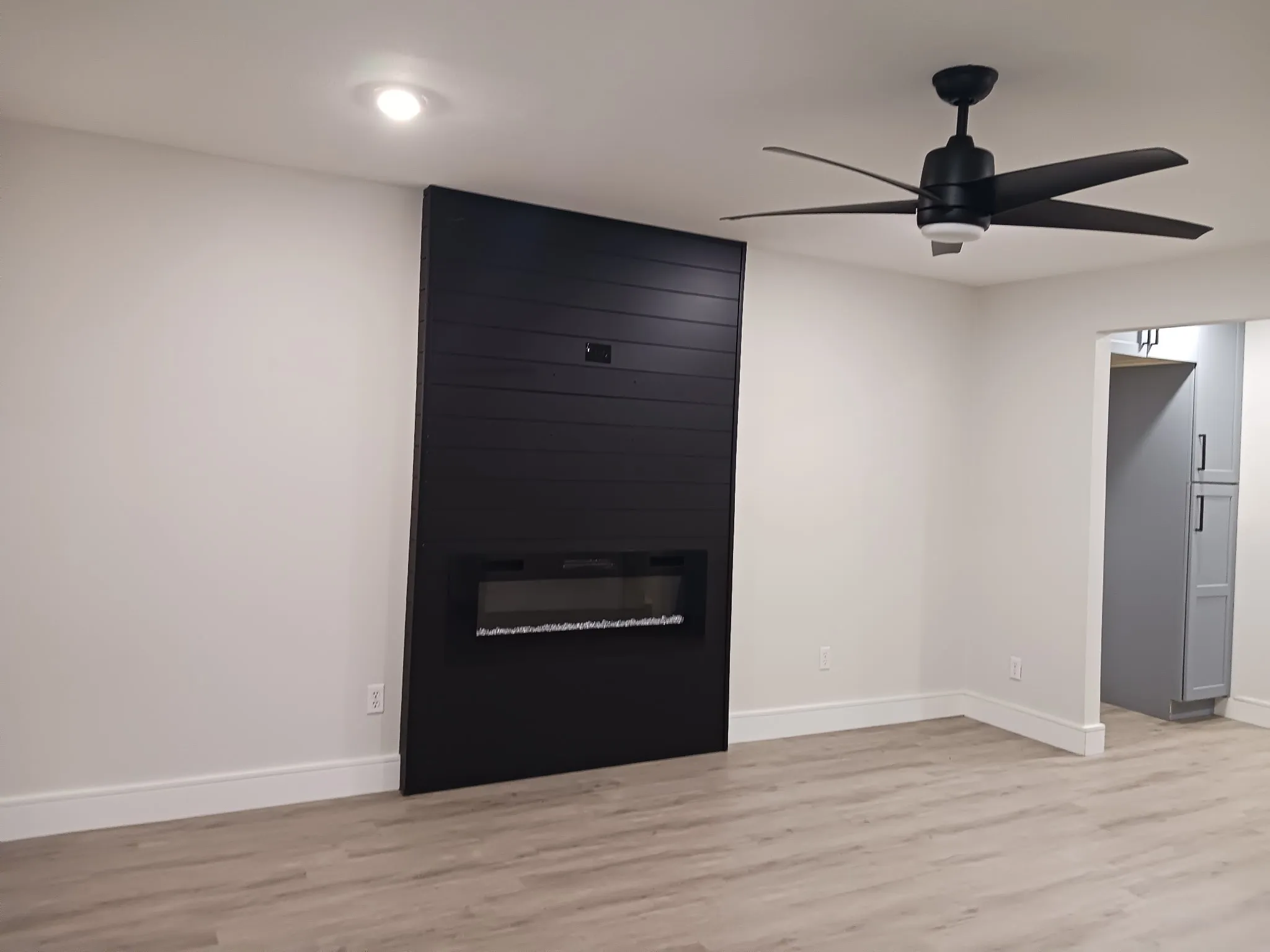 Townhouse For Sale in Dallas County , 1800 Ridgeview Plaza, Mesquite, Texas 75149, 3 Bedroom, 2 Bathroom, Garage spaces, 1,248 Sqft, built in 1975, mls#21321584, Real Estate Agent in Mesquite, Homes For Sale in Dallas county, Homes For Sale in Mesquite, Realtor in Mesquite Texas, Real Estate Brokerage Independent Realty Texas, Luminita Cordes Realtor