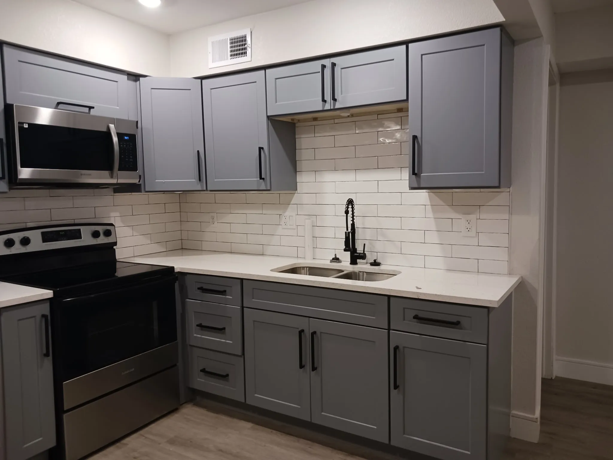 Townhouse For Sale in Dallas County , 1800 Ridgeview Plaza, Mesquite, Texas 75149, 3 Bedroom, 2 Bathroom, Garage spaces, 1,248 Sqft, built in 1975, mls#21321584, Real Estate Agent in Mesquite, Homes For Sale in Dallas county, Homes For Sale in Mesquite, Realtor in Mesquite Texas, Real Estate Brokerage Independent Realty Texas, Luminita Cordes Realtor