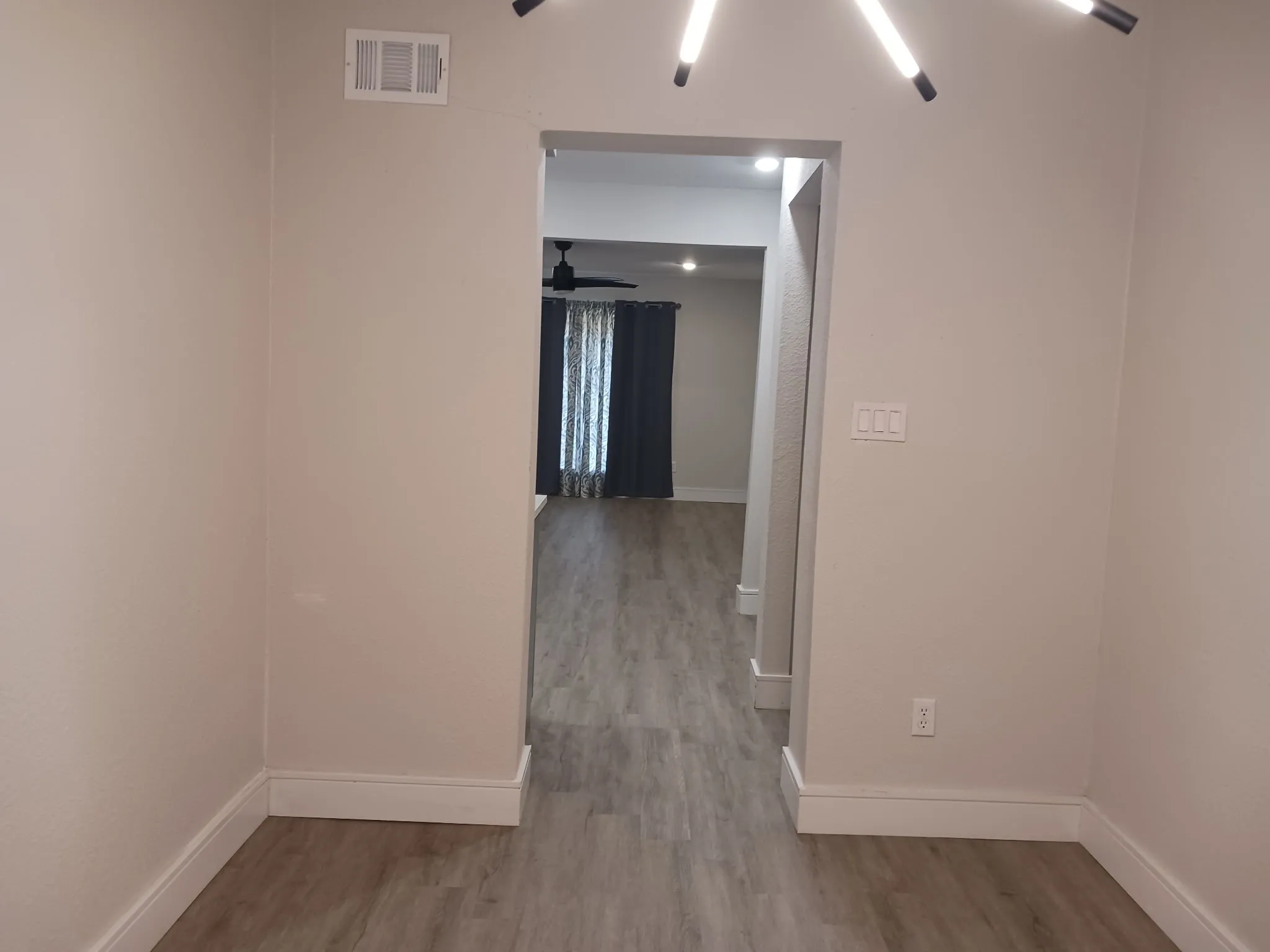 Townhouse For Sale in Dallas County , 1800 Ridgeview Plaza, Mesquite, Texas 75149, 3 Bedroom, 2 Bathroom, Garage spaces, 1,248 Sqft, built in 1975, mls#21321584, Real Estate Agent in Mesquite, Homes For Sale in Dallas county, Homes For Sale in Mesquite, Realtor in Mesquite Texas, Real Estate Brokerage Independent Realty Texas, Luminita Cordes Realtor