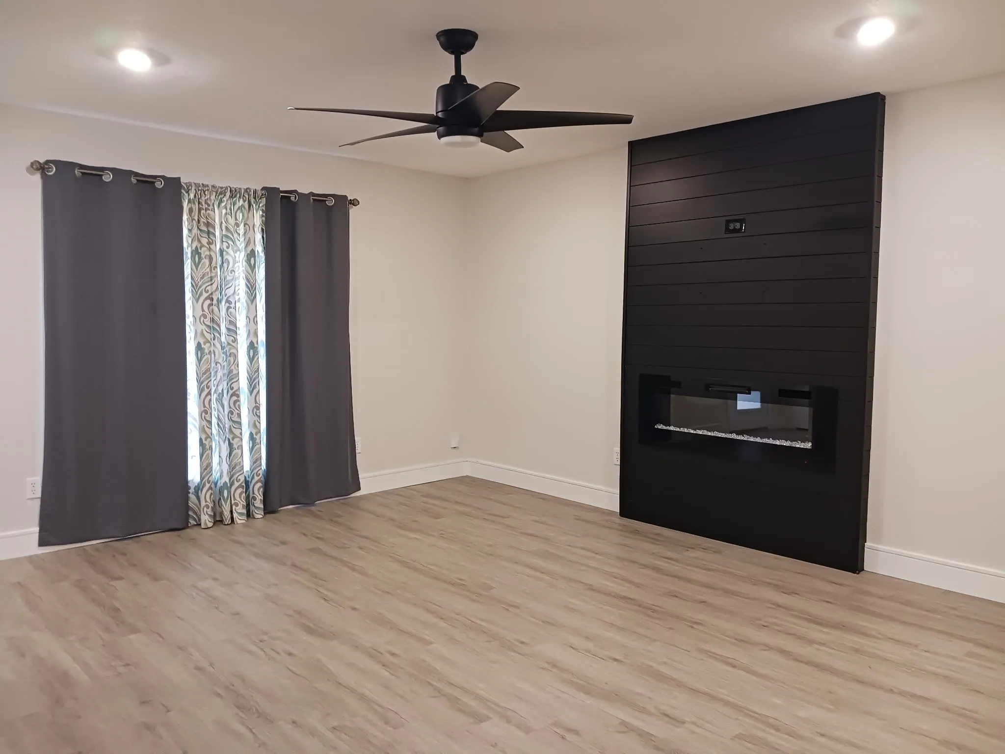 Townhouse For Sale in Dallas County , 1800 Ridgeview Plaza, Mesquite, Texas 75149, 3 Bedroom, 2 Bathroom, Garage spaces, 1,248 Sqft, built in 1975, mls#21321584, Real Estate Agent in Mesquite, Homes For Sale in Dallas county, Homes For Sale in Mesquite, Realtor in Mesquite Texas, Real Estate Brokerage Independent Realty Texas, Luminita Cordes Realtor