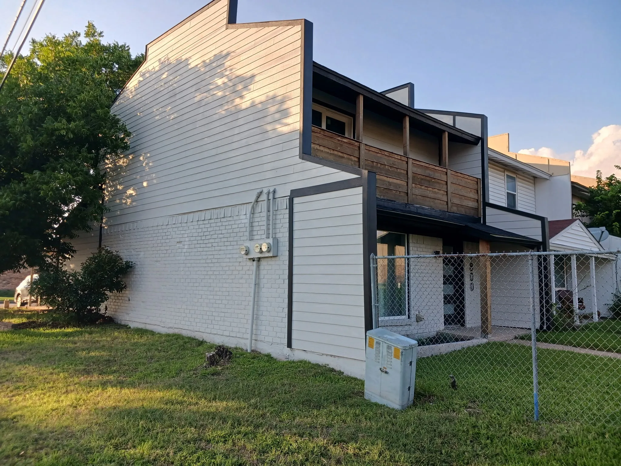Townhouse For Sale in Dallas County , 1800 Ridgeview Plaza, Mesquite, Texas 75149, 3 Bedroom, 2 Bathroom, Garage spaces, 1,248 Sqft, built in 1975, mls#21321584, Real Estate Agent in Mesquite, Homes For Sale in Dallas county, Homes For Sale in Mesquite, Realtor in Mesquite Texas, Real Estate Brokerage Independent Realty Texas, Luminita Cordes Realtor