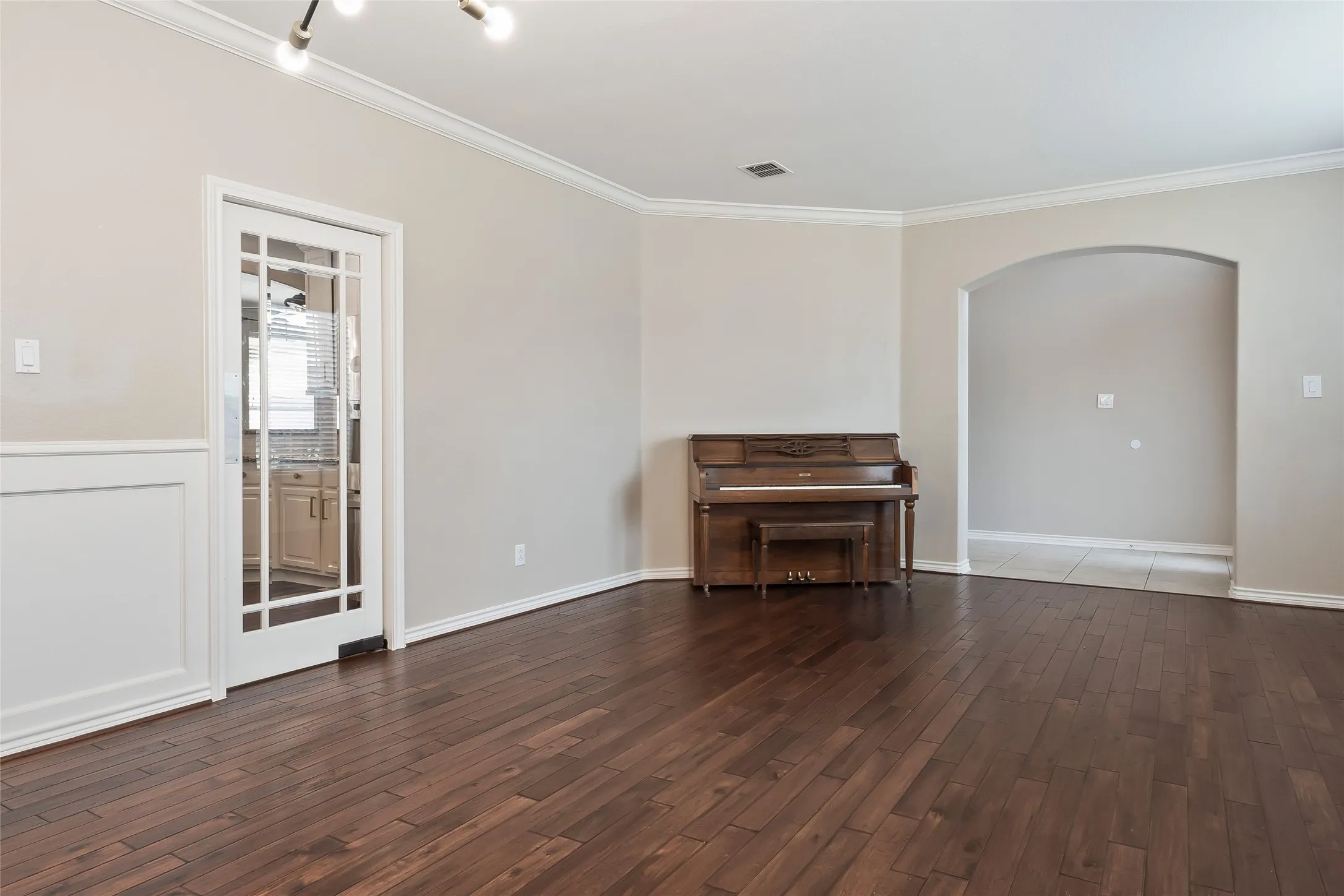 Single Family Residence For Sale in Denton County , 2700 Timberwood Drive, Flower Mound, Texas 75028, 5 Bedroom, 4 Bathroom, 2 Garage spaces, 3,266 Sqft, built in 1997, mls#21311503, Real Estate Agent in Flower Mound, Homes For Sale in Denton county, Homes For Sale in Flower Mound, Realtor in Flower Mound Texas, Real Estate Brokerage Independent Realty Texas, Luminita Cordes Realtor