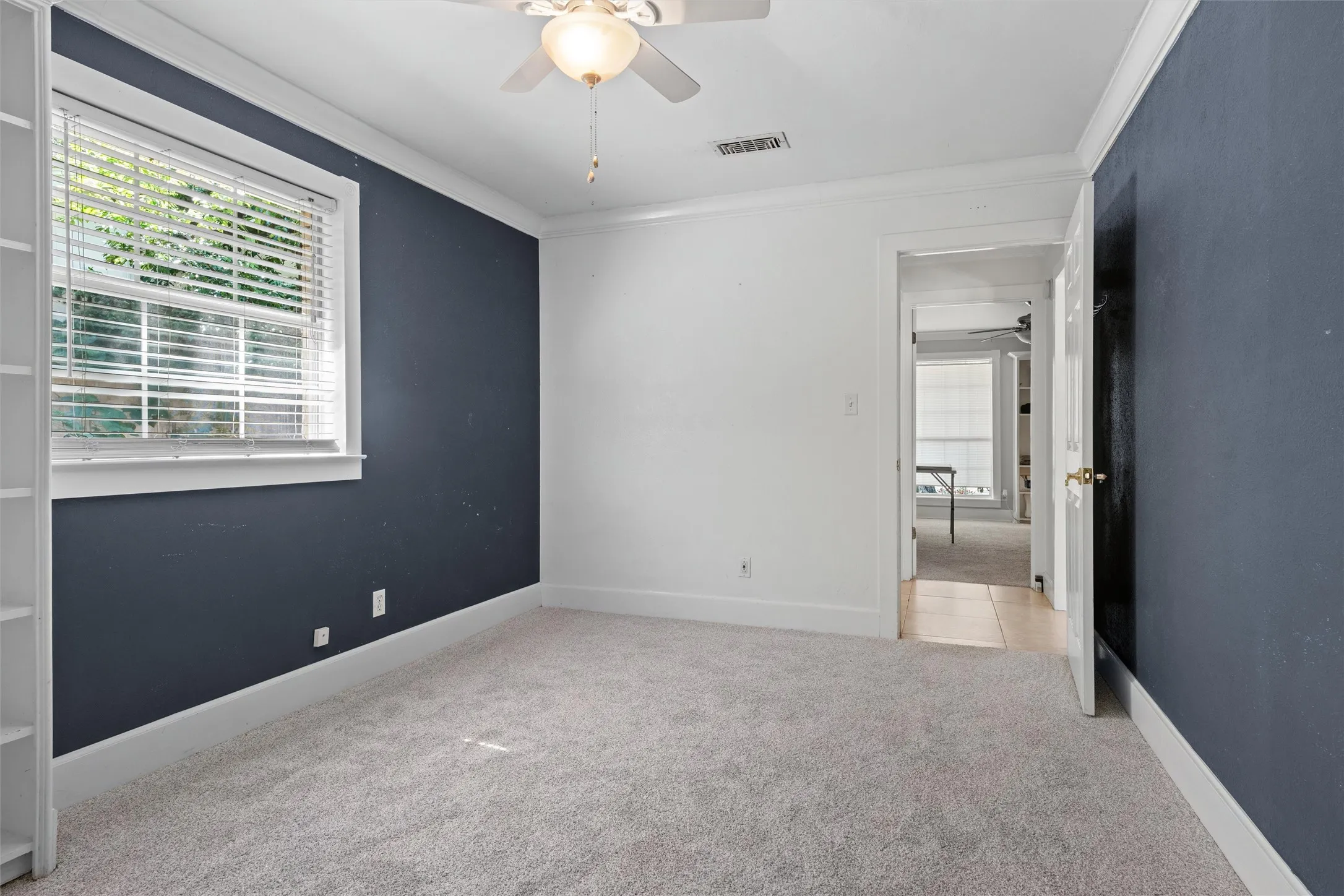 Single Family Residence For Sale in Tarrant County , 1705 Manchester Drive, Arlington, Texas 76012, 3 Bedroom, 2 Bathroom, 2 Garage spaces, 1,460 Sqft, built in 1968, mls#21295961, Real Estate Agent in Arlington, Homes For Sale in Tarrant county, Homes For Sale in Arlington, Realtor in Arlington Texas, Real Estate Brokerage Independent Realty Texas, Luminita Cordes Realtor