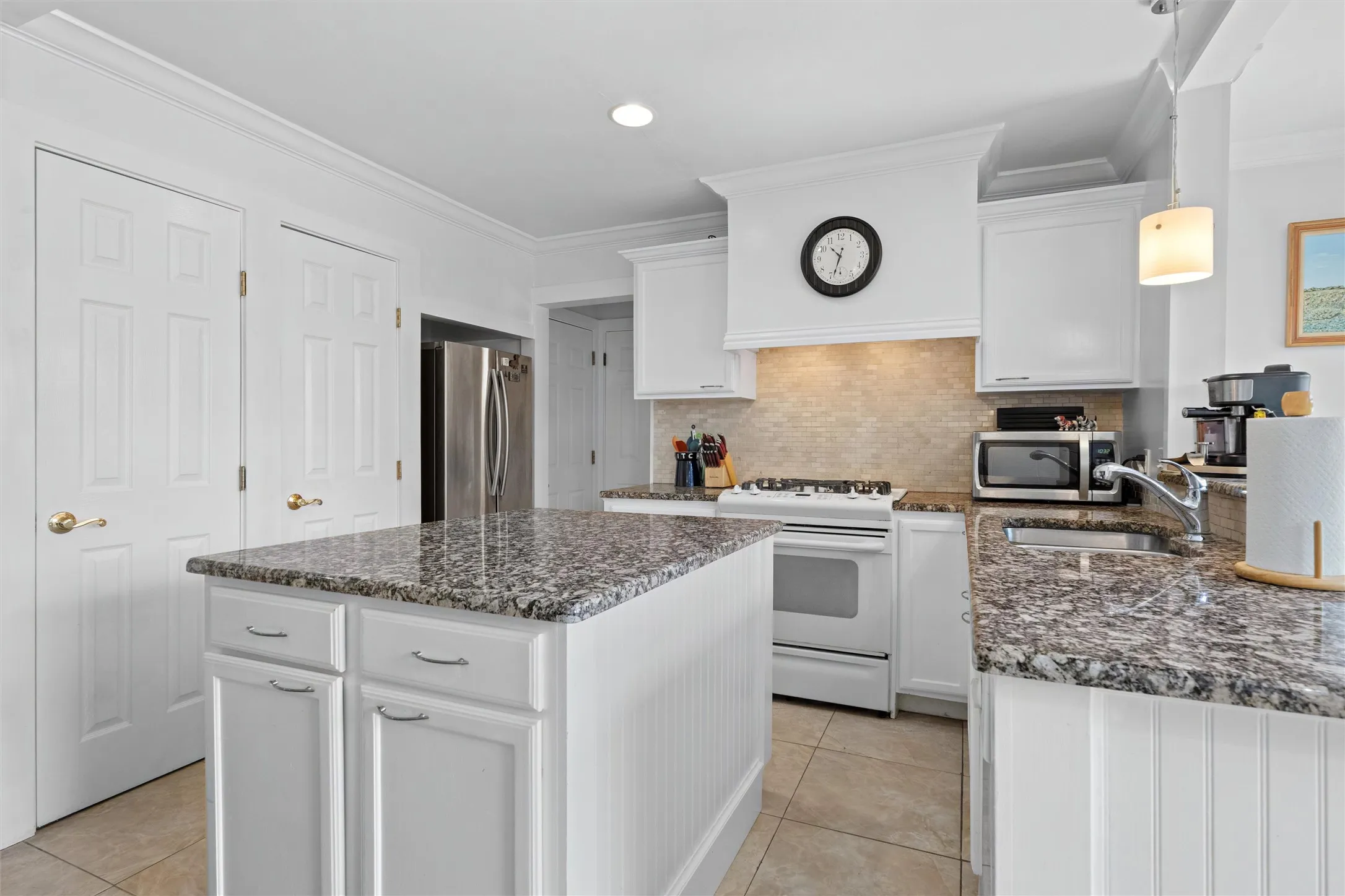 Single Family Residence For Sale in Tarrant County , 1705 Manchester Drive, Arlington, Texas 76012, 3 Bedroom, 2 Bathroom, 2 Garage spaces, 1,460 Sqft, built in 1968, mls#21295961, Real Estate Agent in Arlington, Homes For Sale in Tarrant county, Homes For Sale in Arlington, Realtor in Arlington Texas, Real Estate Brokerage Independent Realty Texas, Luminita Cordes Realtor