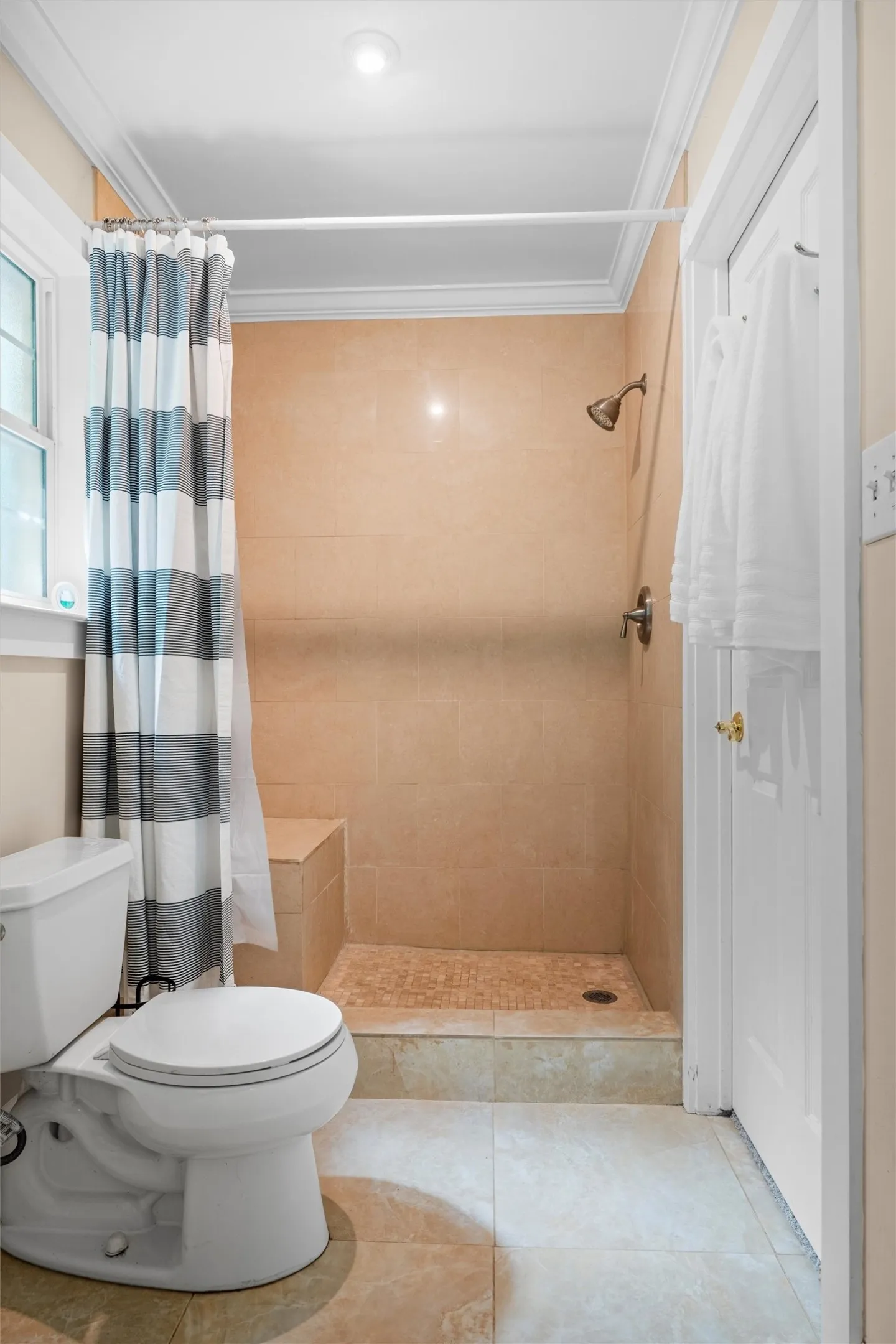 Single Family Residence For Sale in Tarrant County , 1705 Manchester Drive, Arlington, Texas 76012, 3 Bedroom, 2 Bathroom, 2 Garage spaces, 1,460 Sqft, built in 1968, mls#21295961, Real Estate Agent in Arlington, Homes For Sale in Tarrant county, Homes For Sale in Arlington, Realtor in Arlington Texas, Real Estate Brokerage Independent Realty Texas, Luminita Cordes Realtor