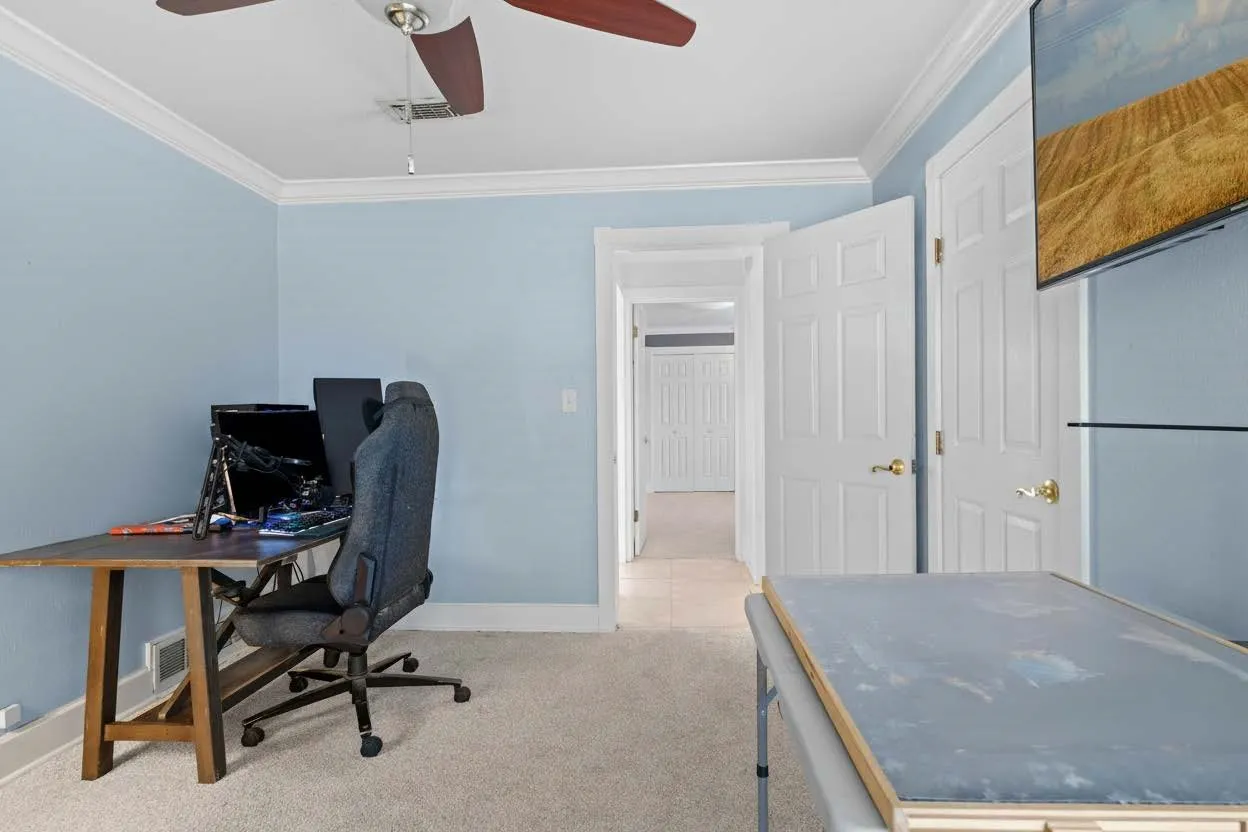 Single Family Residence For Sale in Tarrant County , 1705 Manchester Drive, Arlington, Texas 76012, 3 Bedroom, 2 Bathroom, 2 Garage spaces, 1,460 Sqft, built in 1968, mls#21295961, Real Estate Agent in Arlington, Homes For Sale in Tarrant county, Homes For Sale in Arlington, Realtor in Arlington Texas, Real Estate Brokerage Independent Realty Texas, Luminita Cordes Realtor
