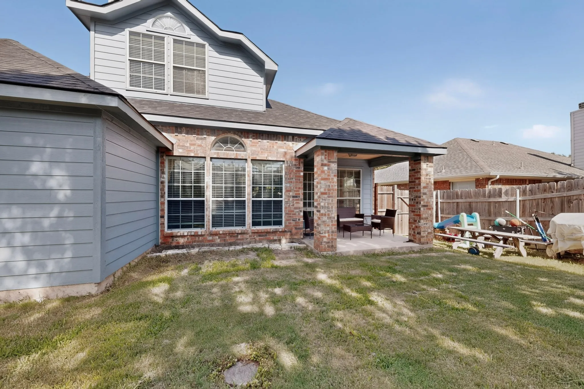 Single Family Residence For Sale in Dallas County , 2201 Trickling Creek Drive, Garland, Texas 75041, 4 Bedroom, 2 Bathroom, 2 Garage spaces, 2,350 Sqft, built in 2007, mls#21319355, Real Estate Agent in Garland, Homes For Sale in Dallas county, Homes For Sale in Garland, Realtor in Garland Texas, Real Estate Brokerage Independent Realty Texas, Luminita Cordes Realtor
