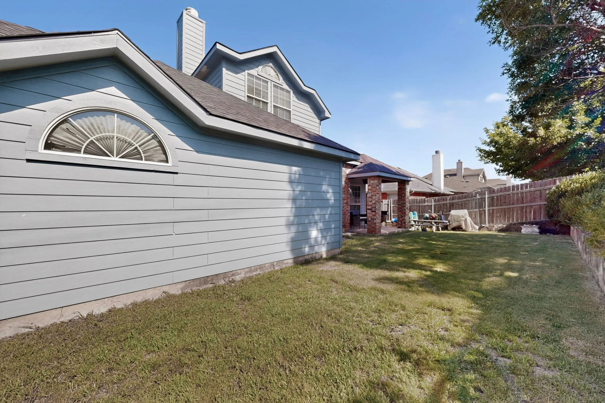 Single Family Residence For Sale in Dallas County , 2201 Trickling Creek Drive, Garland, Texas 75041, 4 Bedroom, 2 Bathroom, 2 Garage spaces, 2,350 Sqft, built in 2007, mls#21319355, Real Estate Agent in Garland, Homes For Sale in Dallas county, Homes For Sale in Garland, Realtor in Garland Texas, Real Estate Brokerage Independent Realty Texas, Luminita Cordes Realtor