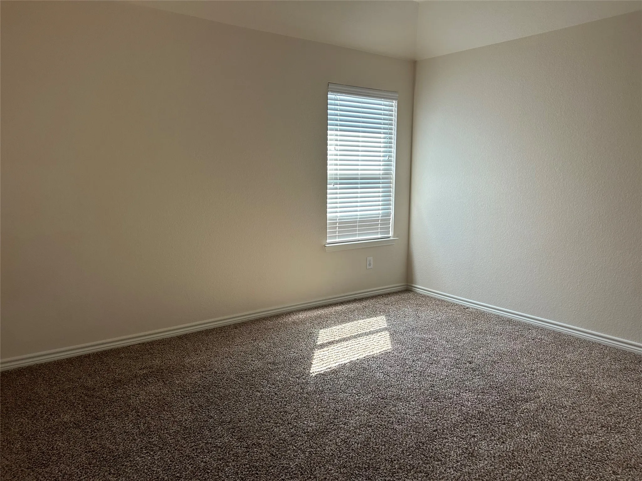Single Family Residence For Rent in Tarrant County , 12045 Walden Wood Drive, Fort Worth, Texas 76244, 4 Bedrooms, 3 Bathrooms, 2 Garage spaces, 2,226 Sqft, built in 2012, Price $2,395, mls#21321591, Real Estate Agent in Fort Worth, Homes For Rent in Tarrant county, Homes For Rent in Fort Worth, Realtor in Fort Worth Texas, Real Estate Brokerage Independent Realty Texas, Luminita Cordes Realtor
