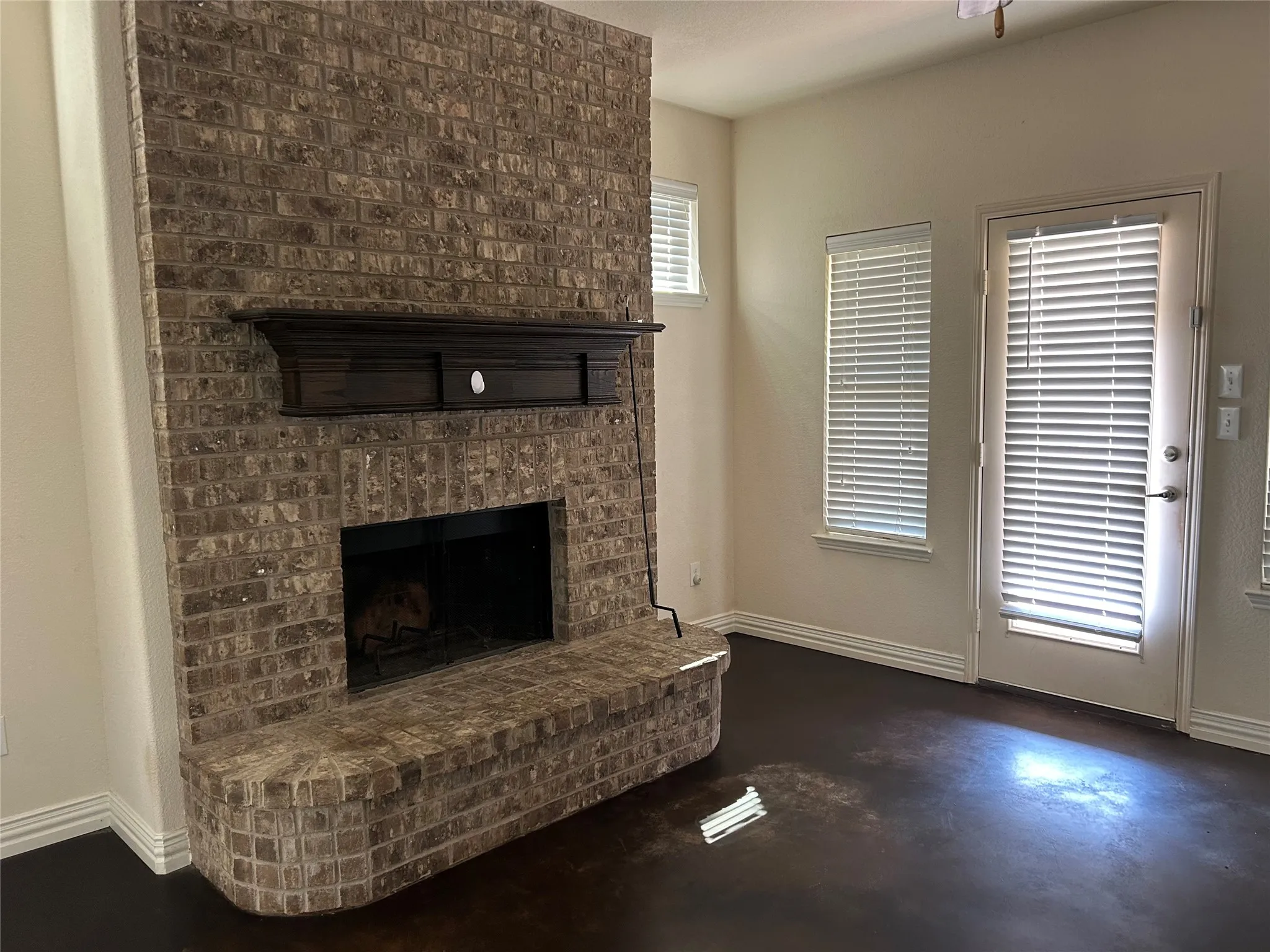 Single Family Residence For Rent in Tarrant County , 12045 Walden Wood Drive, Fort Worth, Texas 76244, 4 Bedrooms, 3 Bathrooms, 2 Garage spaces, 2,226 Sqft, built in 2012, Price $2,395, mls#21321591, Real Estate Agent in Fort Worth, Homes For Rent in Tarrant county, Homes For Rent in Fort Worth, Realtor in Fort Worth Texas, Real Estate Brokerage Independent Realty Texas, Luminita Cordes Realtor