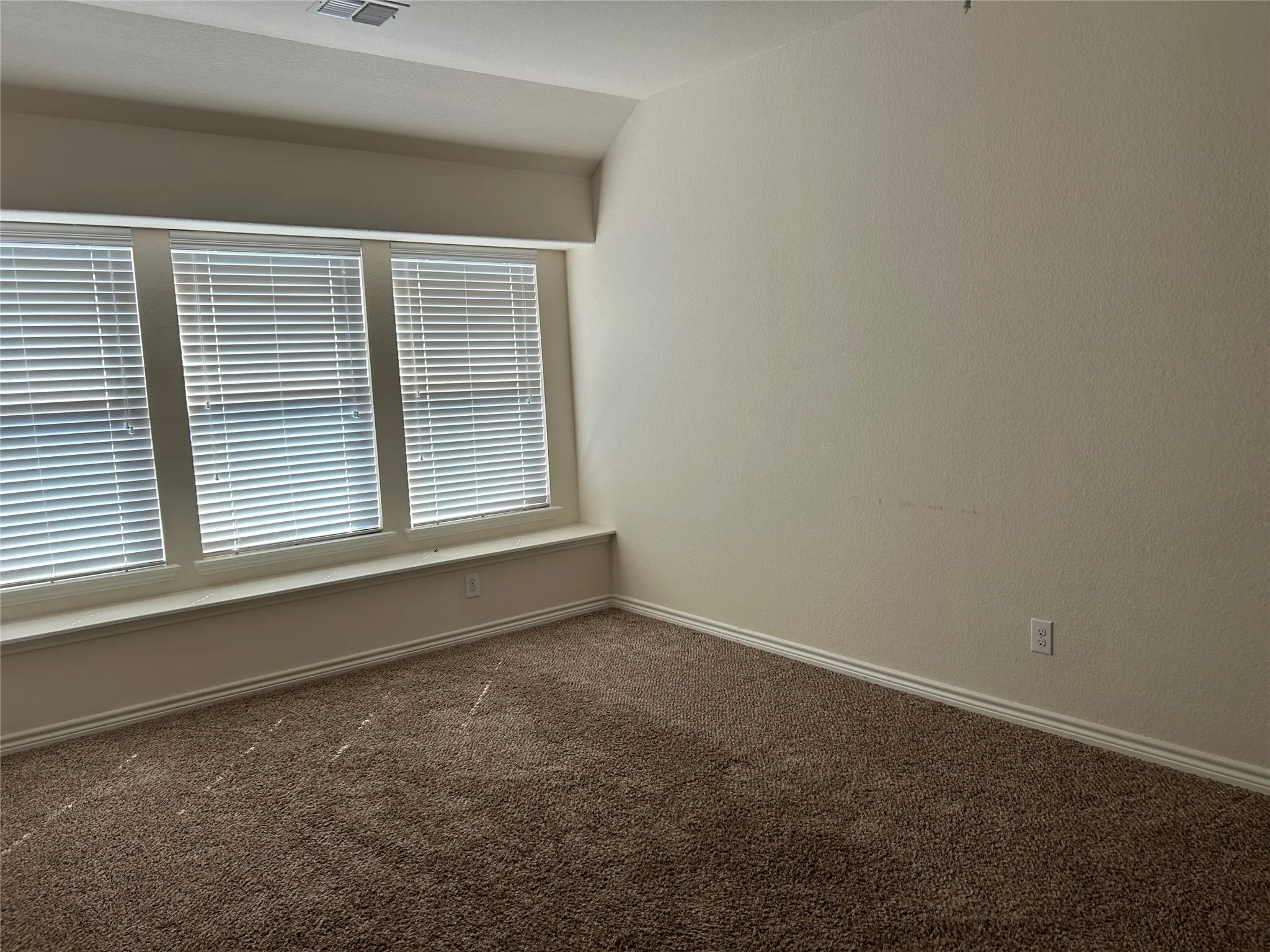 Single Family Residence For Rent in Tarrant County , 12045 Walden Wood Drive, Fort Worth, Texas 76244, 4 Bedrooms, 3 Bathrooms, 2 Garage spaces, 2,226 Sqft, built in 2012, Price $2,395, mls#21321591, Real Estate Agent in Fort Worth, Homes For Rent in Tarrant county, Homes For Rent in Fort Worth, Realtor in Fort Worth Texas, Real Estate Brokerage Independent Realty Texas, Luminita Cordes Realtor