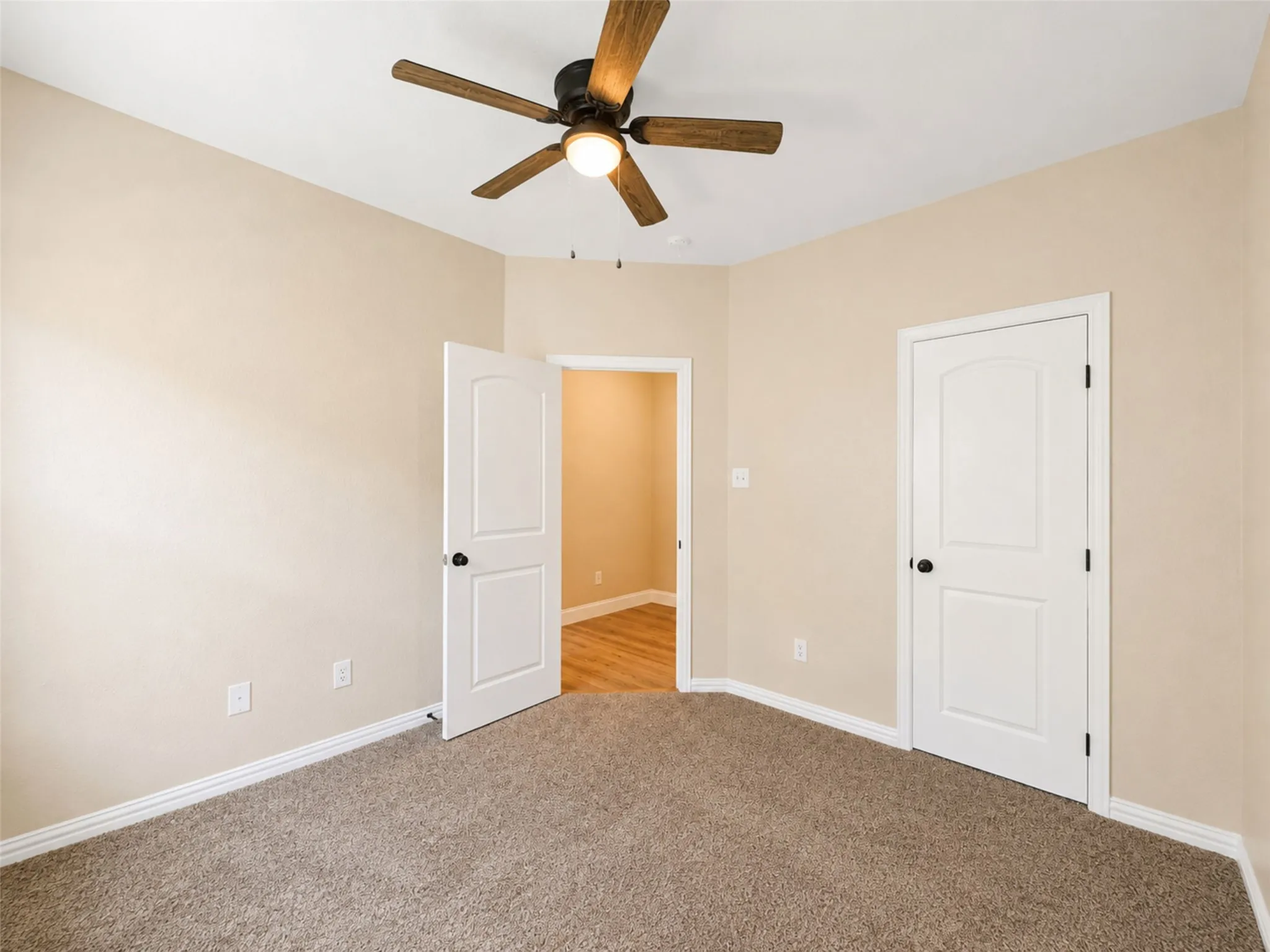 Single Family Residence For Sale in Hunt County , 124 Canales Circle, Greenville, Texas 75401, 3 Bedroom, 2 Bathroom, 1 Garage spaces, 1,419 Sqft, built in 2021, mls#21321581, Real Estate Agent in Greenville, Homes For Sale in Hunt county, Homes For Sale in Greenville, Realtor in Greenville Texas, Real Estate Brokerage Independent Realty Texas, Luminita Cordes Realtor