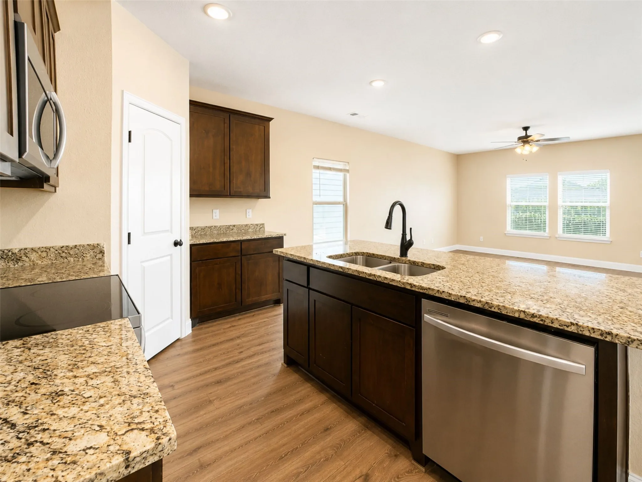 Single Family Residence For Sale in Hunt County , 124 Canales Circle, Greenville, Texas 75401, 3 Bedroom, 2 Bathroom, 1 Garage spaces, 1,419 Sqft, built in 2021, mls#21321581, Real Estate Agent in Greenville, Homes For Sale in Hunt county, Homes For Sale in Greenville, Realtor in Greenville Texas, Real Estate Brokerage Independent Realty Texas, Luminita Cordes Realtor