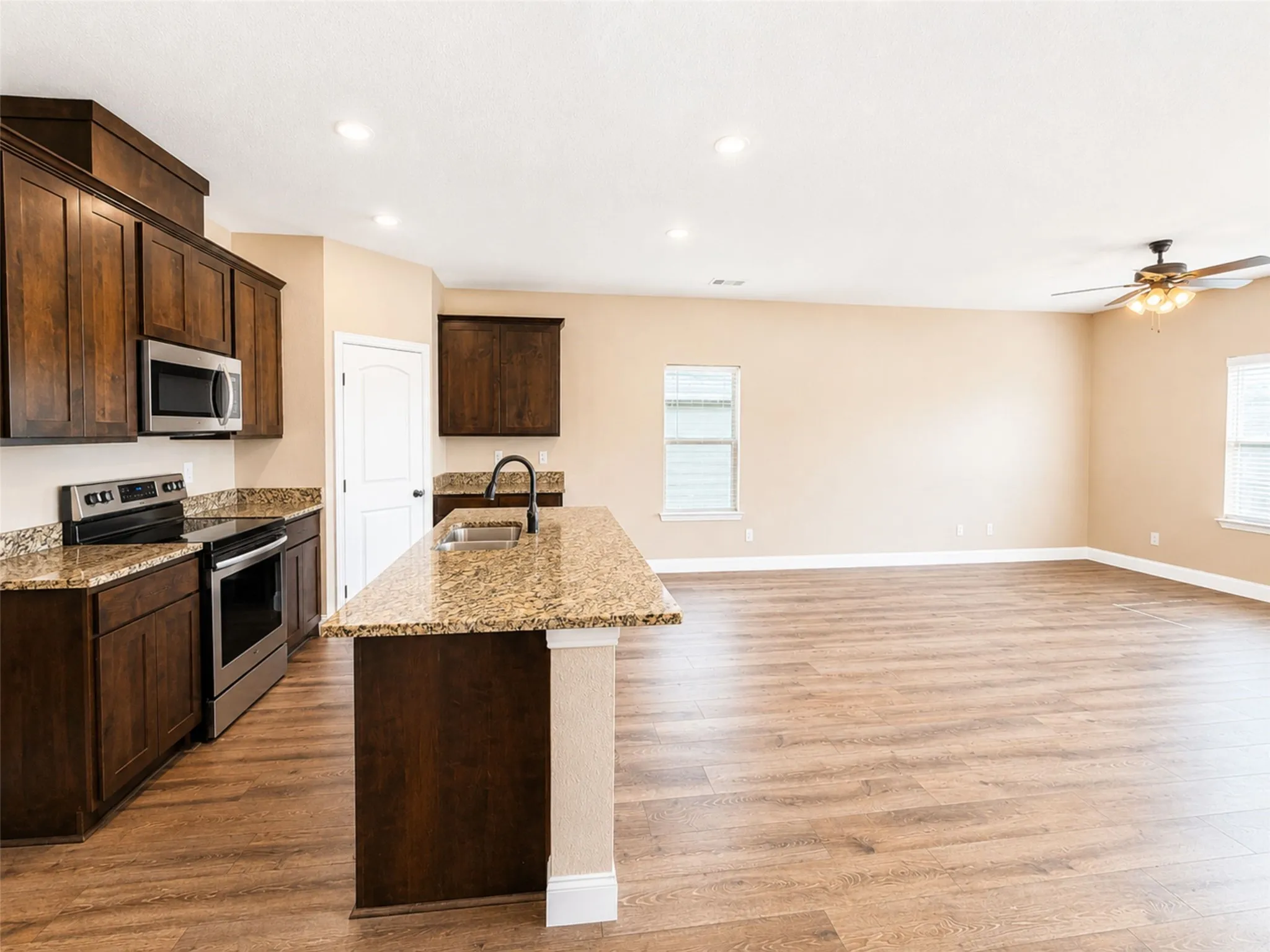 Single Family Residence For Sale in Hunt County , 124 Canales Circle, Greenville, Texas 75401, 3 Bedroom, 2 Bathroom, 1 Garage spaces, 1,419 Sqft, built in 2021, mls#21321581, Real Estate Agent in Greenville, Homes For Sale in Hunt county, Homes For Sale in Greenville, Realtor in Greenville Texas, Real Estate Brokerage Independent Realty Texas, Luminita Cordes Realtor