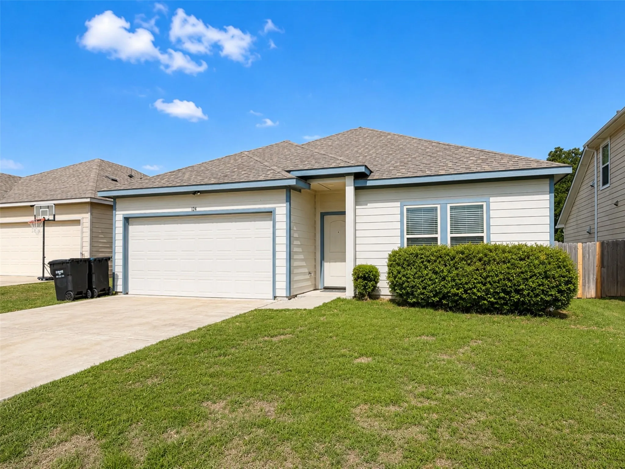 Single Family Residence For Sale in Hunt County , 124 Canales Circle, Greenville, Texas 75401, 3 Bedroom, 2 Bathroom, 1 Garage spaces, 1,419 Sqft, built in 2021, mls#21321581, Real Estate Agent in Greenville, Homes For Sale in Hunt county, Homes For Sale in Greenville, Realtor in Greenville Texas, Real Estate Brokerage Independent Realty Texas, Luminita Cordes Realtor