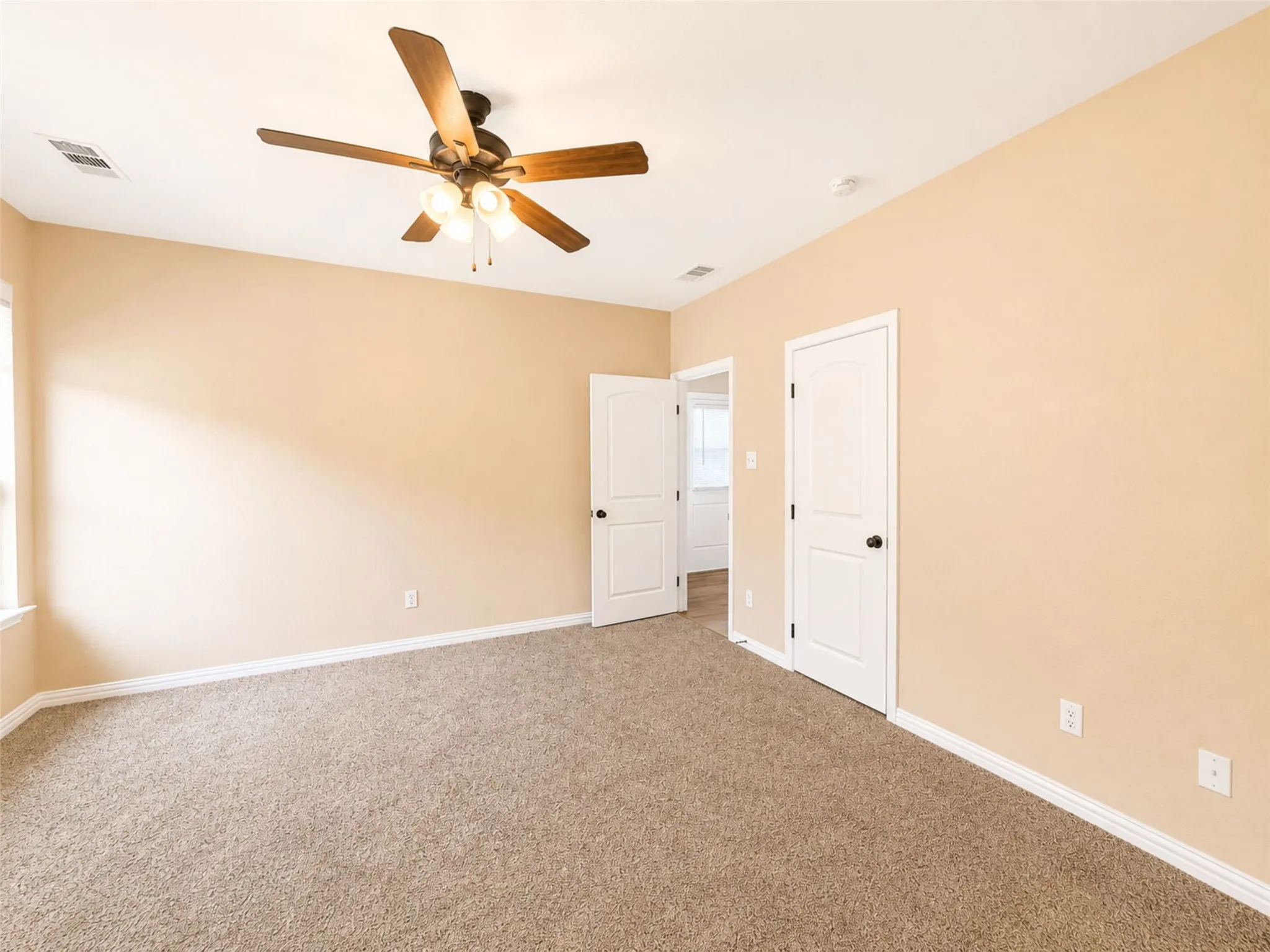 Single Family Residence For Sale in Hunt County , 124 Canales Circle, Greenville, Texas 75401, 3 Bedroom, 2 Bathroom, 1 Garage spaces, 1,419 Sqft, built in 2021, mls#21321581, Real Estate Agent in Greenville, Homes For Sale in Hunt county, Homes For Sale in Greenville, Realtor in Greenville Texas, Real Estate Brokerage Independent Realty Texas, Luminita Cordes Realtor
