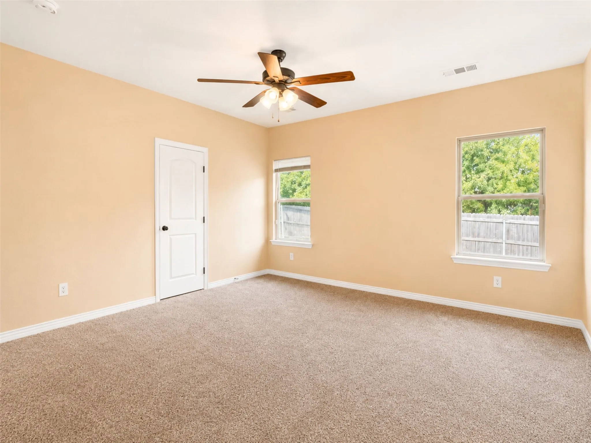Single Family Residence For Sale in Hunt County , 124 Canales Circle, Greenville, Texas 75401, 3 Bedroom, 2 Bathroom, 1 Garage spaces, 1,419 Sqft, built in 2021, mls#21321581, Real Estate Agent in Greenville, Homes For Sale in Hunt county, Homes For Sale in Greenville, Realtor in Greenville Texas, Real Estate Brokerage Independent Realty Texas, Luminita Cordes Realtor