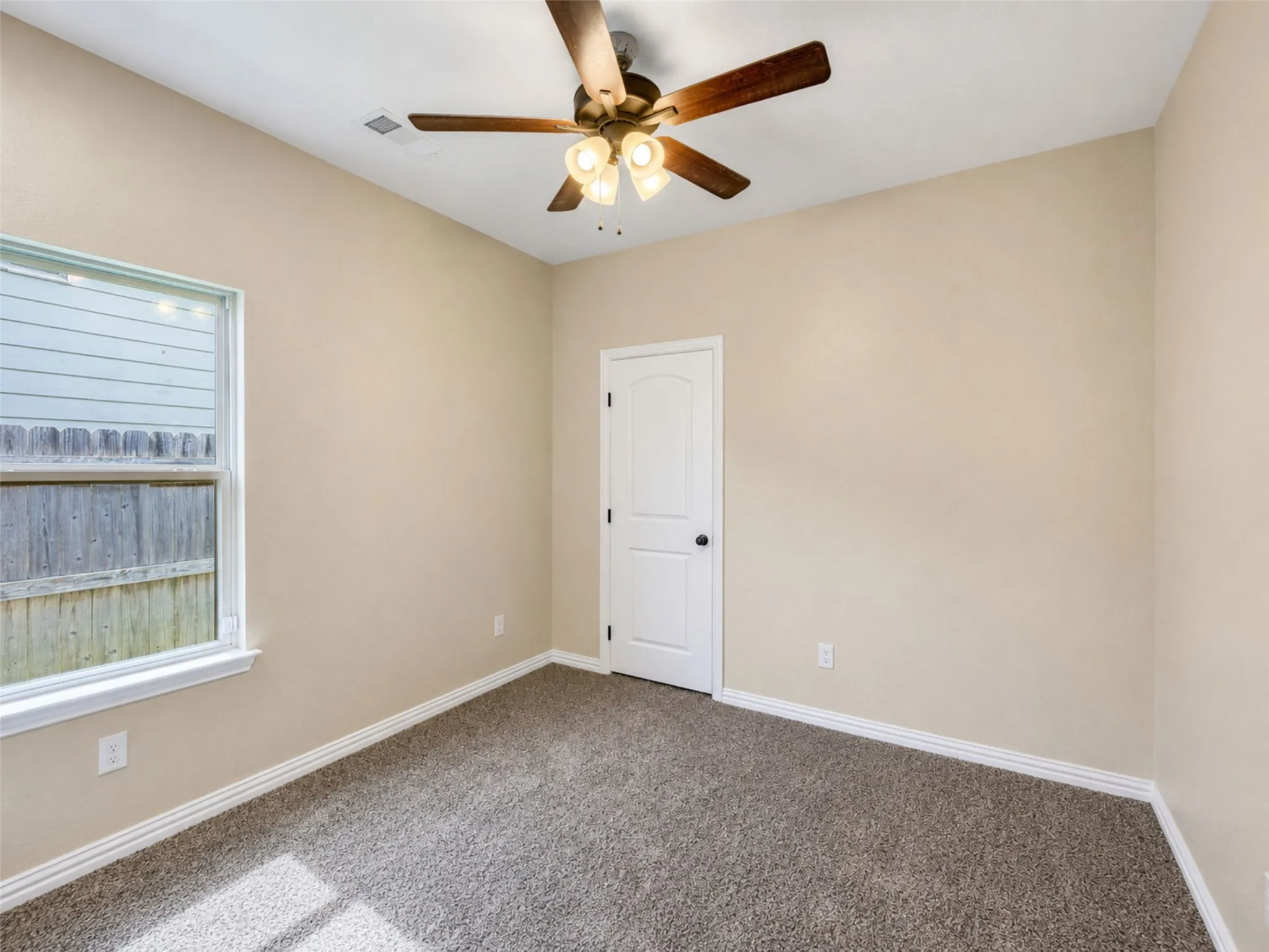 Single Family Residence For Sale in Hunt County , 124 Canales Circle, Greenville, Texas 75401, 3 Bedroom, 2 Bathroom, 1 Garage spaces, 1,419 Sqft, built in 2021, mls#21321581, Real Estate Agent in Greenville, Homes For Sale in Hunt county, Homes For Sale in Greenville, Realtor in Greenville Texas, Real Estate Brokerage Independent Realty Texas, Luminita Cordes Realtor