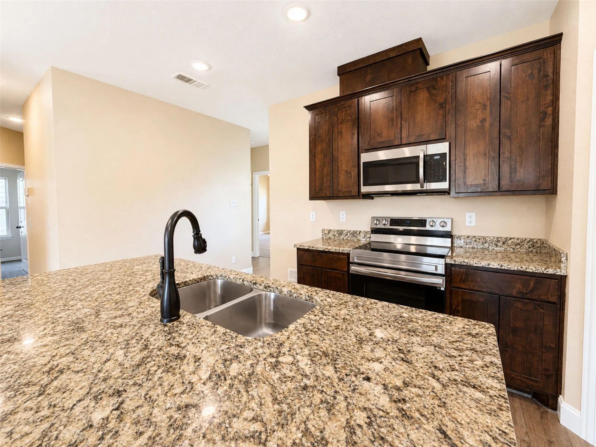 Single Family Residence For Sale in Hunt County , 124 Canales Circle, Greenville, Texas 75401, 3 Bedroom, 2 Bathroom, 1 Garage spaces, 1,419 Sqft, built in 2021, mls#21321581, Real Estate Agent in Greenville, Homes For Sale in Hunt county, Homes For Sale in Greenville, Realtor in Greenville Texas, Real Estate Brokerage Independent Realty Texas, Luminita Cordes Realtor