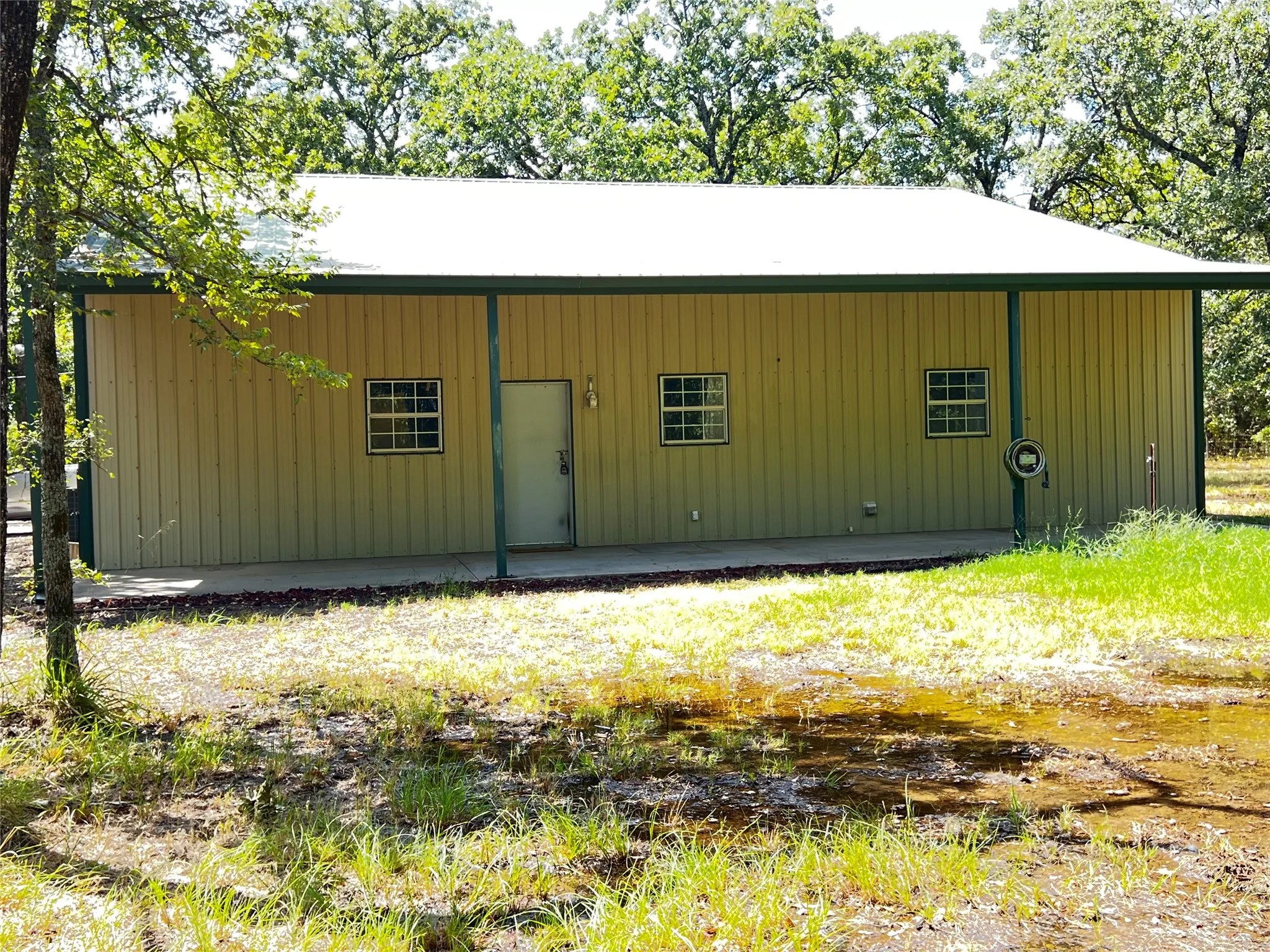 Side view of covered front porch running full length of the Barndo.