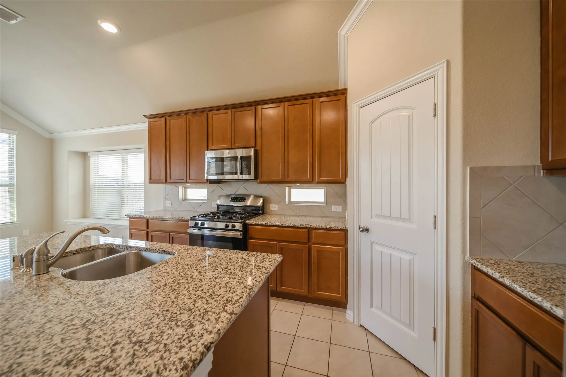 Single Family Residence For Rent in Denton County , 16704 Spence Park Lane, Prosper, Texas 75078, 4 Bedroom, 4 Bathroom, 2 Garage spaces, 2,423 Sqft, built in 2017, mls#21321607, Real Estate Agent in Prosper, Homes For Rent in Denton county, Homes For Rent in Prosper, Realtor in Prosper Texas, Real Estate Brokerage Independent Realty Texas, Luminita Cordes Realtor