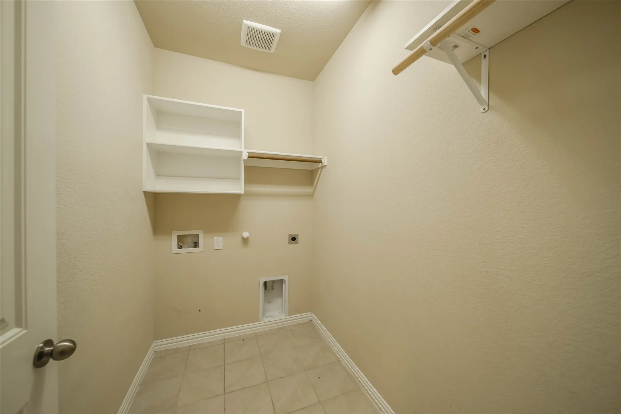 Single Family Residence For Rent in Denton County , 16704 Spence Park Lane, Prosper, Texas 75078, 4 Bedroom, 4 Bathroom, 2 Garage spaces, 2,423 Sqft, built in 2017, mls#21321607, Real Estate Agent in Prosper, Homes For Rent in Denton county, Homes For Rent in Prosper, Realtor in Prosper Texas, Real Estate Brokerage Independent Realty Texas, Luminita Cordes Realtor