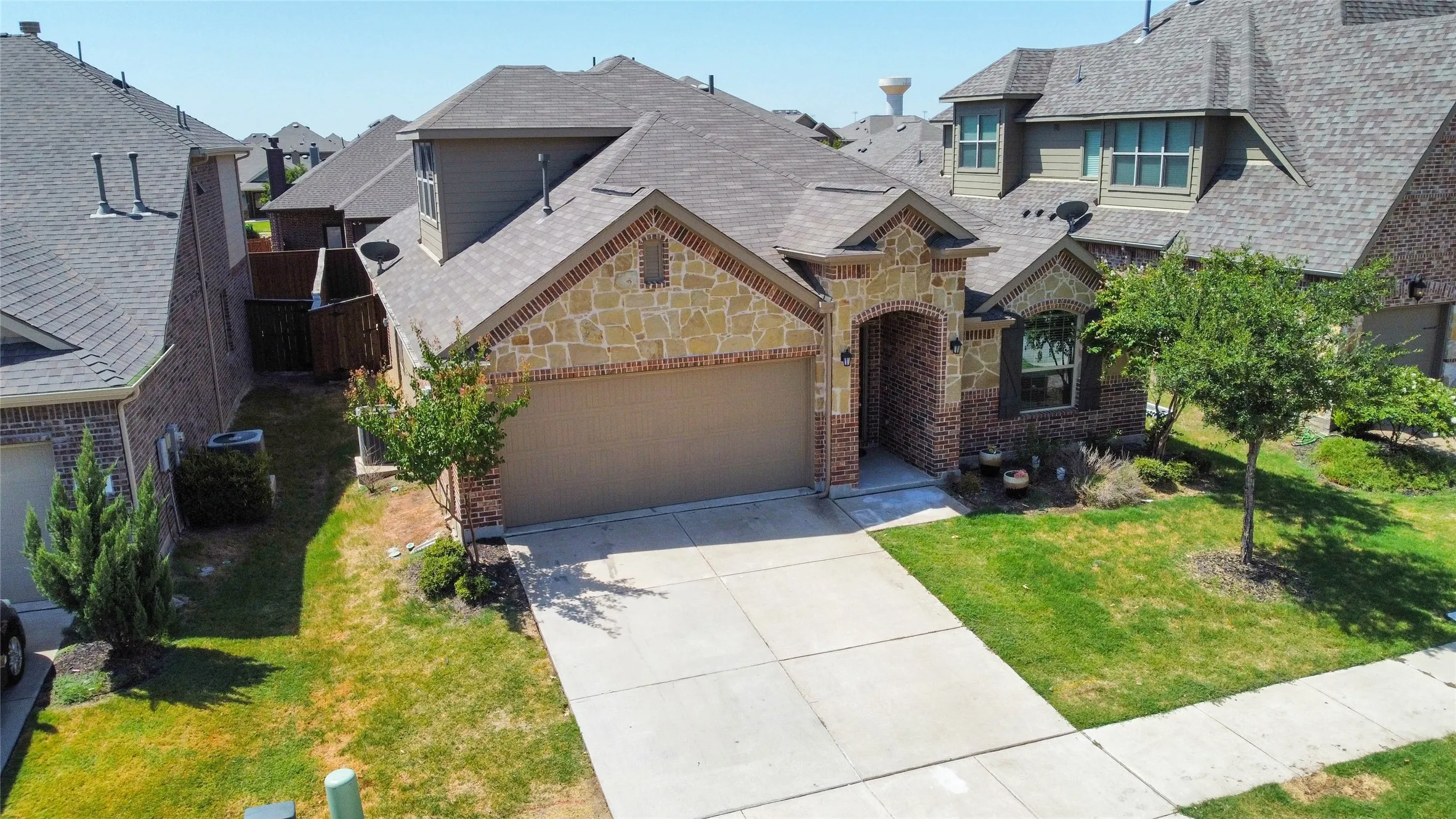 Single Family Residence For Rent in Denton County , 16704 Spence Park Lane, Prosper, Texas 75078, 4 Bedroom, 4 Bathroom, 2 Garage spaces, 2,423 Sqft, built in 2017, mls#21321607, Real Estate Agent in Prosper, Homes For Rent in Denton county, Homes For Rent in Prosper, Realtor in Prosper Texas, Real Estate Brokerage Independent Realty Texas, Luminita Cordes Realtor