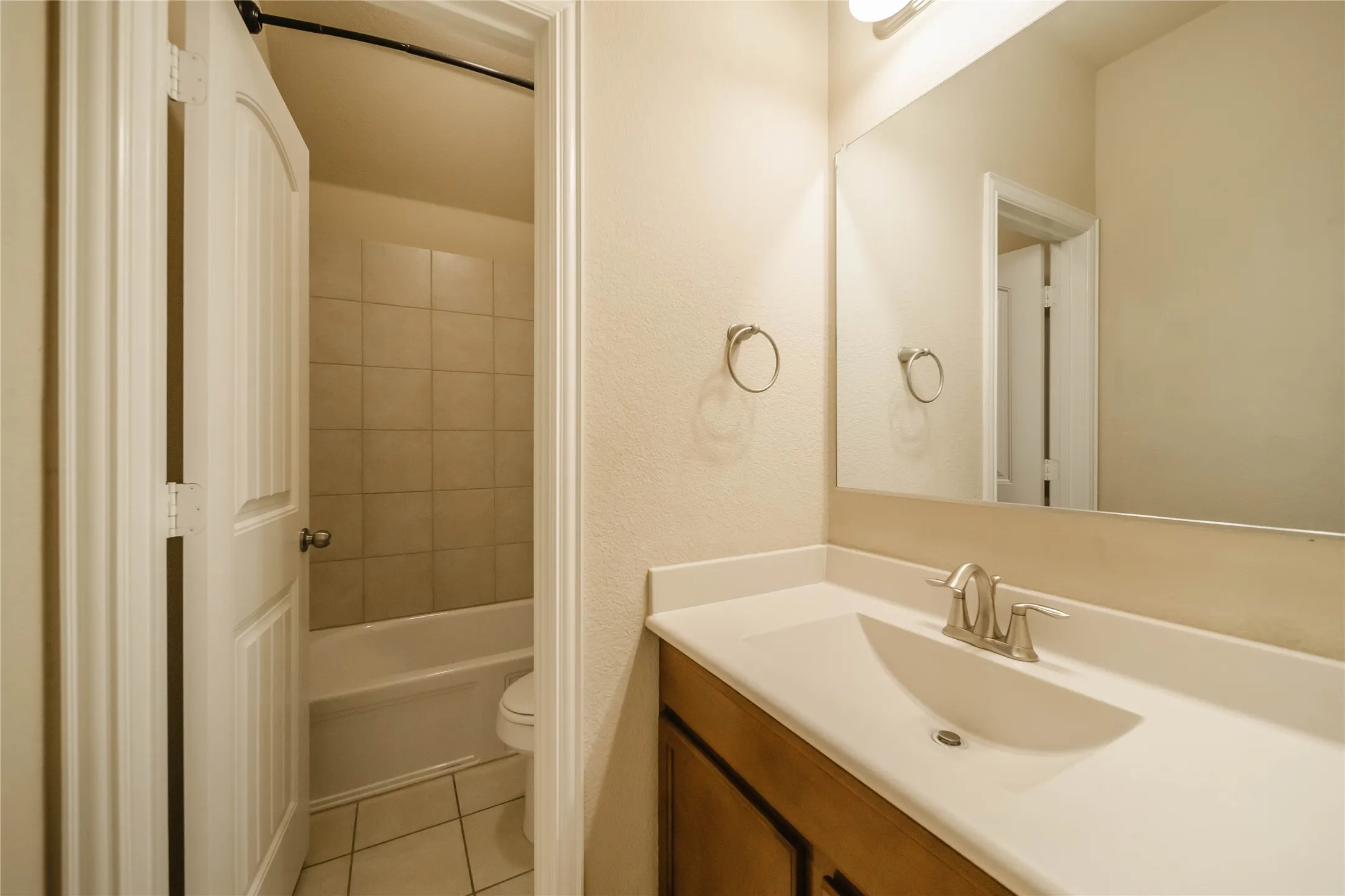 Single Family Residence For Rent in Denton County , 16704 Spence Park Lane, Prosper, Texas 75078, 4 Bedroom, 4 Bathroom, 2 Garage spaces, 2,423 Sqft, built in 2017, mls#21321607, Real Estate Agent in Prosper, Homes For Rent in Denton county, Homes For Rent in Prosper, Realtor in Prosper Texas, Real Estate Brokerage Independent Realty Texas, Luminita Cordes Realtor