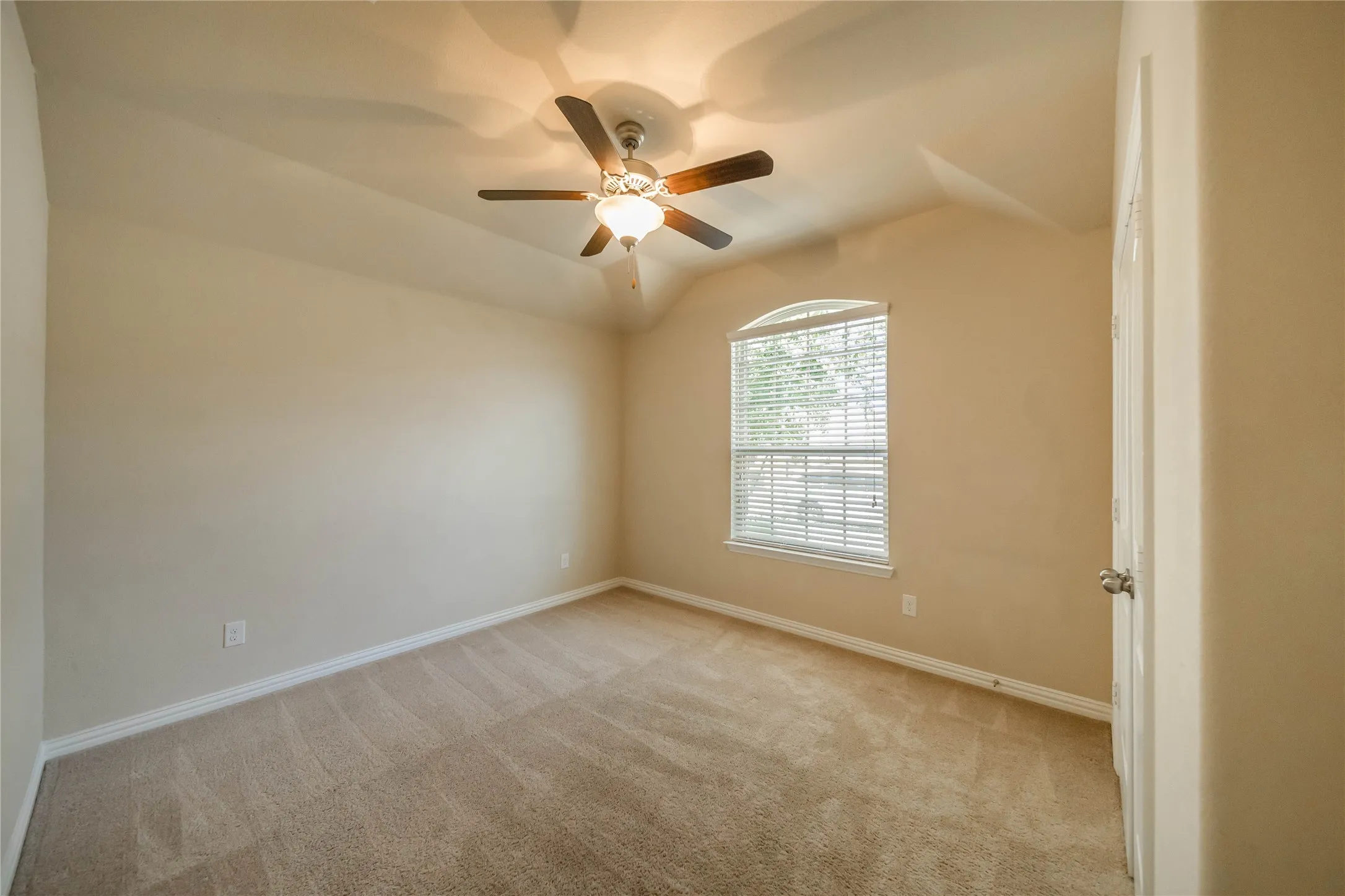 Single Family Residence For Rent in Denton County , 16704 Spence Park Lane, Prosper, Texas 75078, 4 Bedroom, 4 Bathroom, 2 Garage spaces, 2,423 Sqft, built in 2017, mls#21321607, Real Estate Agent in Prosper, Homes For Rent in Denton county, Homes For Rent in Prosper, Realtor in Prosper Texas, Real Estate Brokerage Independent Realty Texas, Luminita Cordes Realtor