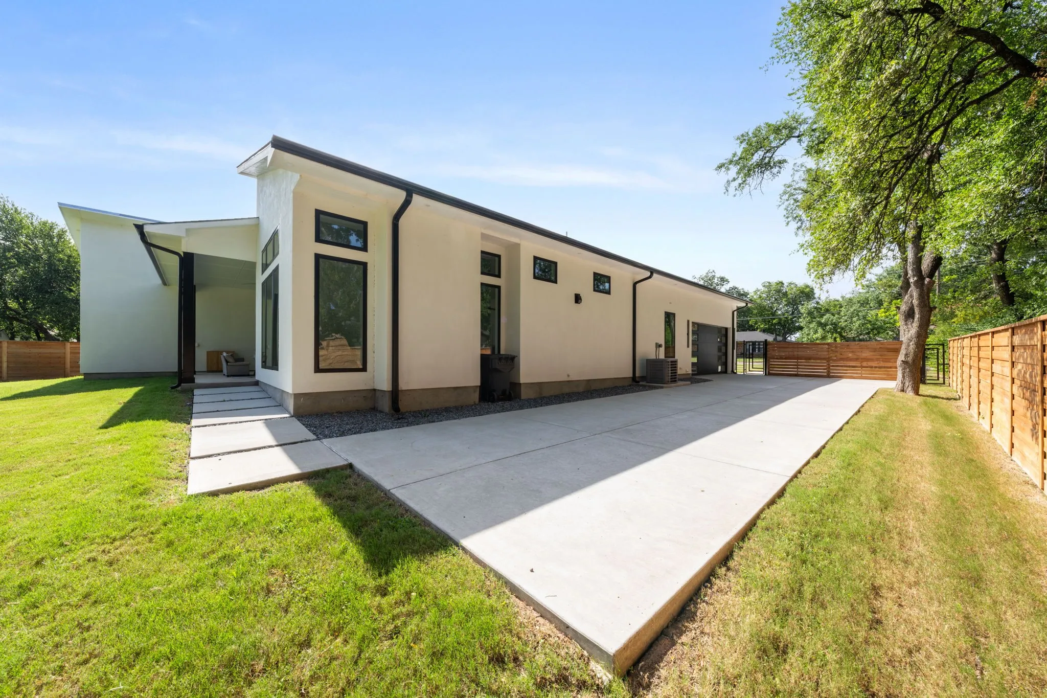 Single Family Residence For Sale in Dallas County , 3115 GIBBS WILLIAMS Road, Dallas, Texas 75233, 3 Bedrooms, 4 Bathrooms, 2 Garage spaces, 3,210 Sqft, built in 2025, Price $849,000, mls#21319791, Real Estate Agent in Dallas, Homes For Sale in Dallas county, Homes For Sale in Dallas, Realtor in Dallas Texas, Real Estate Brokerage Independent Realty Texas, Luminita Cordes Realtor