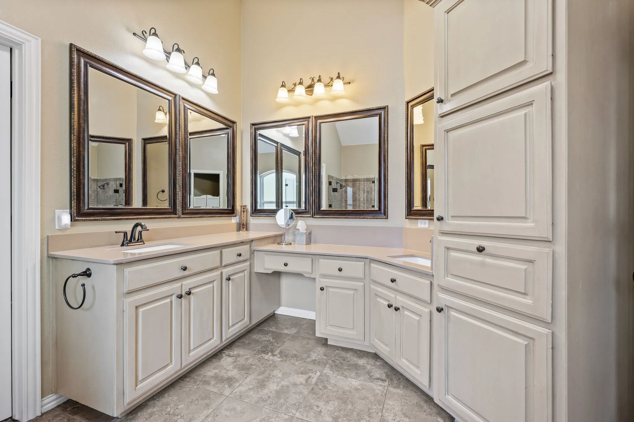 Single Family Residence For Sale in Tarrant County , 3409 Moneta Court, Arlington, Texas 76001, 4 Bedroom, 3 Bathroom, 3 Garage spaces, 3,138 Sqft, built in 1997, mls#21311910, Real Estate Agent in Arlington, Homes For Sale in Tarrant county, Homes For Sale in Arlington, Realtor in Arlington Texas, Real Estate Brokerage Independent Realty Texas, Luminita Cordes Realtor