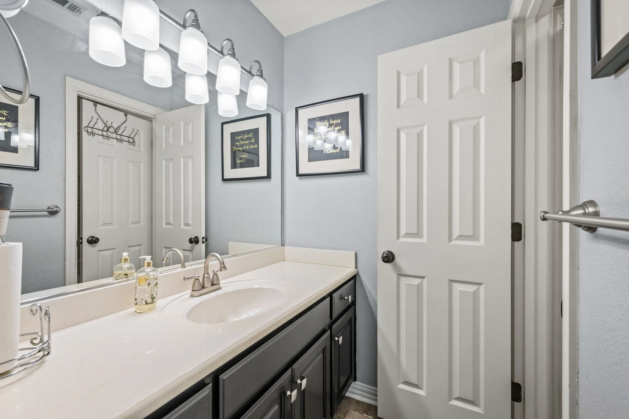 Single Family Residence For Sale in Tarrant County , 3409 Moneta Court, Arlington, Texas 76001, 4 Bedroom, 3 Bathroom, 3 Garage spaces, 3,138 Sqft, built in 1997, mls#21311910, Real Estate Agent in Arlington, Homes For Sale in Tarrant county, Homes For Sale in Arlington, Realtor in Arlington Texas, Real Estate Brokerage Independent Realty Texas, Luminita Cordes Realtor