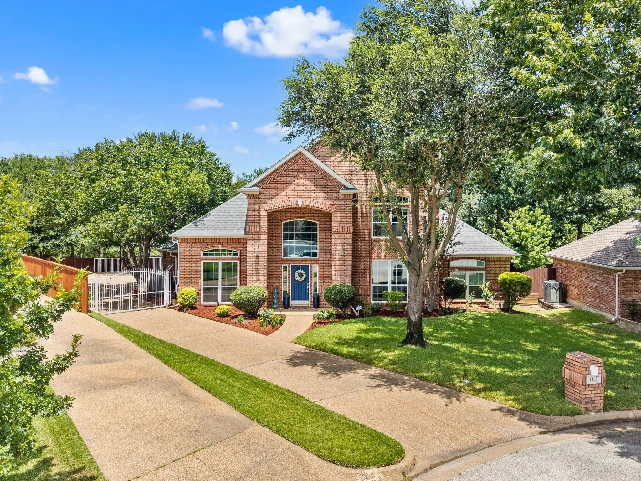 Single Family Residence For Sale in Tarrant County , 3409 Moneta Court, Arlington, Texas 76001, 4 Bedroom, 3 Bathroom, 3 Garage spaces, 3,138 Sqft, built in 1997, mls#21311910, Real Estate Agent in Arlington, Homes For Sale in Tarrant county, Homes For Sale in Arlington, Realtor in Arlington Texas, Real Estate Brokerage Independent Realty Texas, Luminita Cordes Realtor
