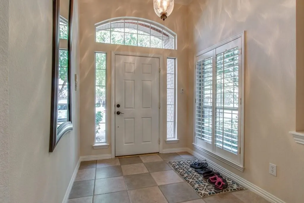 Single Family Residence For Rent in Denton County , 4636 Skyline Drive, Flower Mound, Texas 75028, 3 Bedrooms, 3 Bathrooms, 2 Garage spaces, 2,530 Sqft, built in 1997, Price $4,800, mls#21321631, Real Estate Agent in Flower Mound, Homes For Rent in Denton county, Homes For Rent in Flower Mound, Realtor in Flower Mound Texas, Real Estate Brokerage Independent Realty Texas, Luminita Cordes Realtor