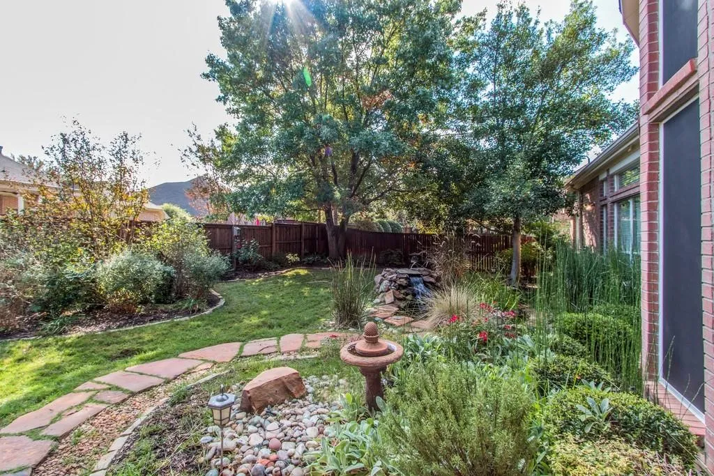 Single Family Residence For Rent in Denton County , 4636 Skyline Drive, Flower Mound, Texas 75028, 3 Bedrooms, 3 Bathrooms, 2 Garage spaces, 2,530 Sqft, built in 1997, Price $4,800, mls#21321631, Real Estate Agent in Flower Mound, Homes For Rent in Denton county, Homes For Rent in Flower Mound, Realtor in Flower Mound Texas, Real Estate Brokerage Independent Realty Texas, Luminita Cordes Realtor