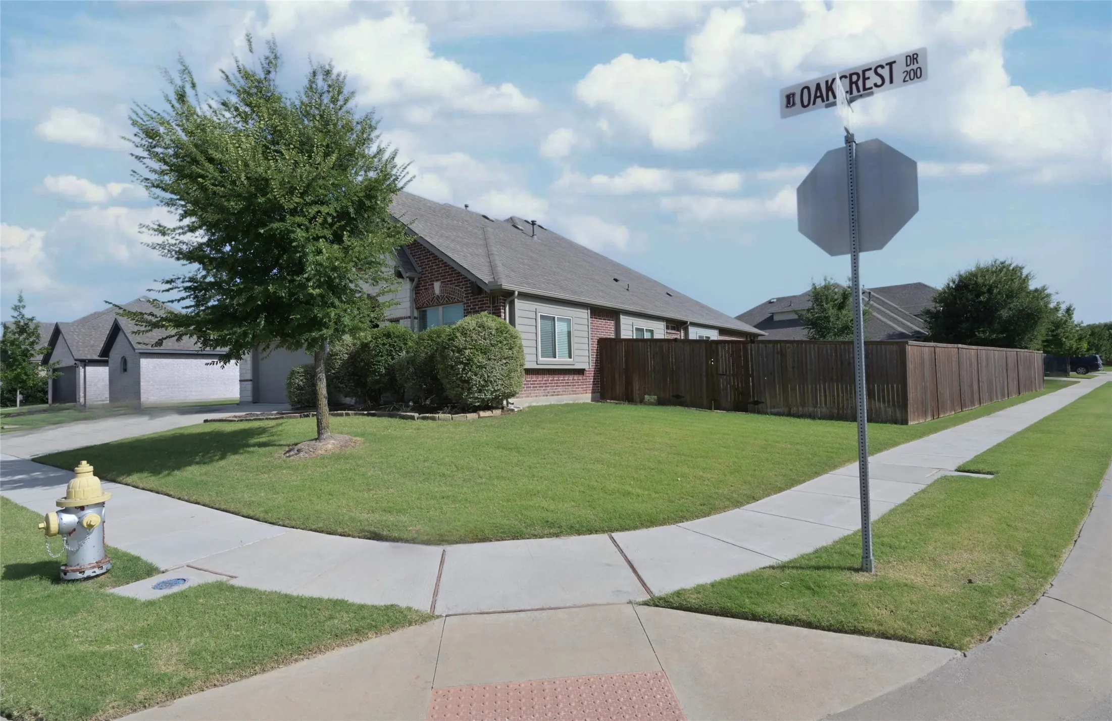 Single Family Residence For Sale in Denton County , 213 Oakcrest Drive, Justin, Texas 76247, 4 Bedroom, 3 Bathroom, 3 Garage spaces, 2,788 Sqft, built in 2019, mls#21319263, Real Estate Agent in Justin, Homes For Sale in Denton county, Homes For Sale in Justin, Realtor in Justin Texas, Real Estate Brokerage Independent Realty Texas, Luminita Cordes Realtor