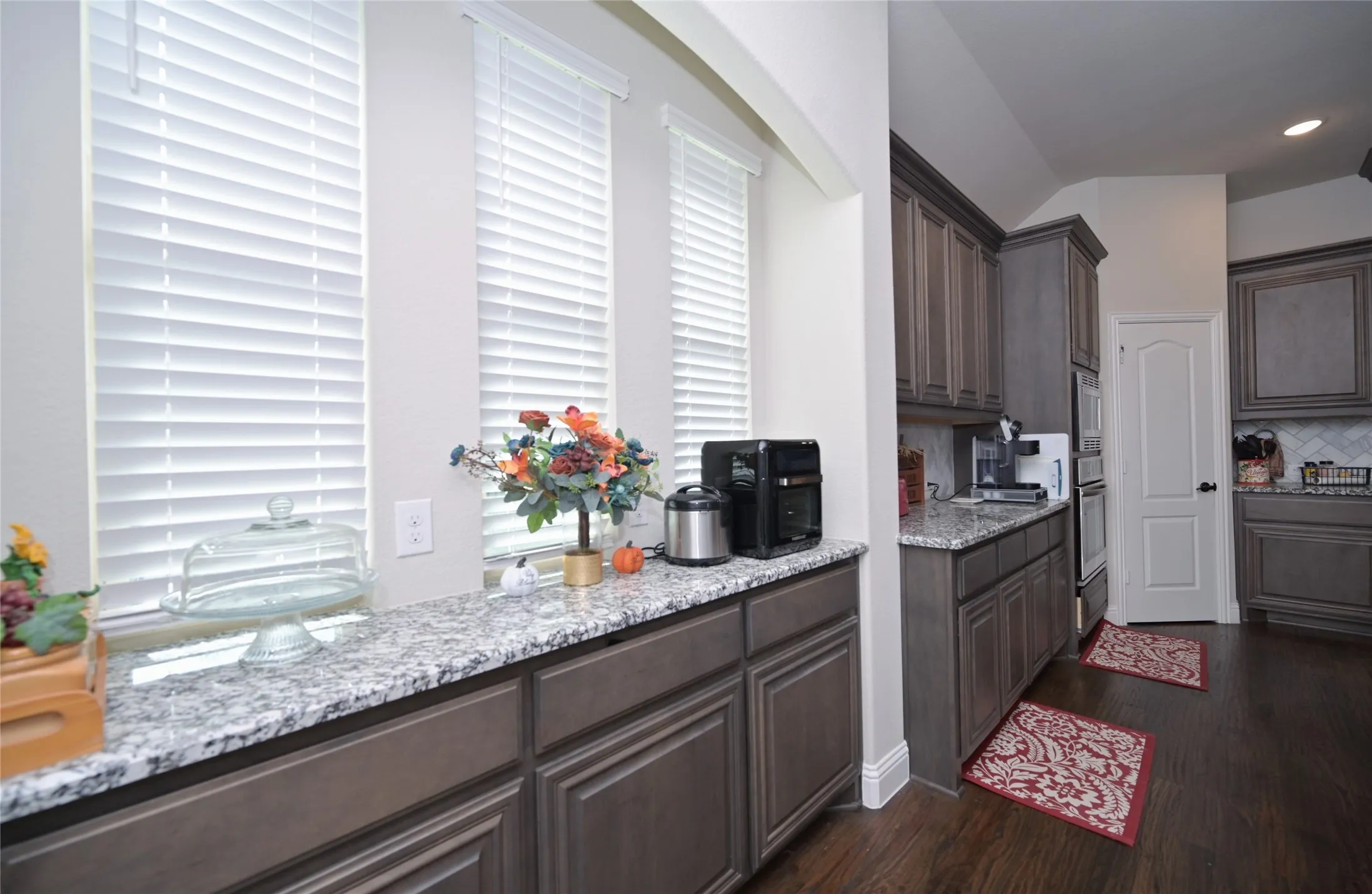 Single Family Residence For Sale in Denton County , 213 Oakcrest Drive, Justin, Texas 76247, 4 Bedroom, 3 Bathroom, 3 Garage spaces, 2,788 Sqft, built in 2019, mls#21319263, Real Estate Agent in Justin, Homes For Sale in Denton county, Homes For Sale in Justin, Realtor in Justin Texas, Real Estate Brokerage Independent Realty Texas, Luminita Cordes Realtor