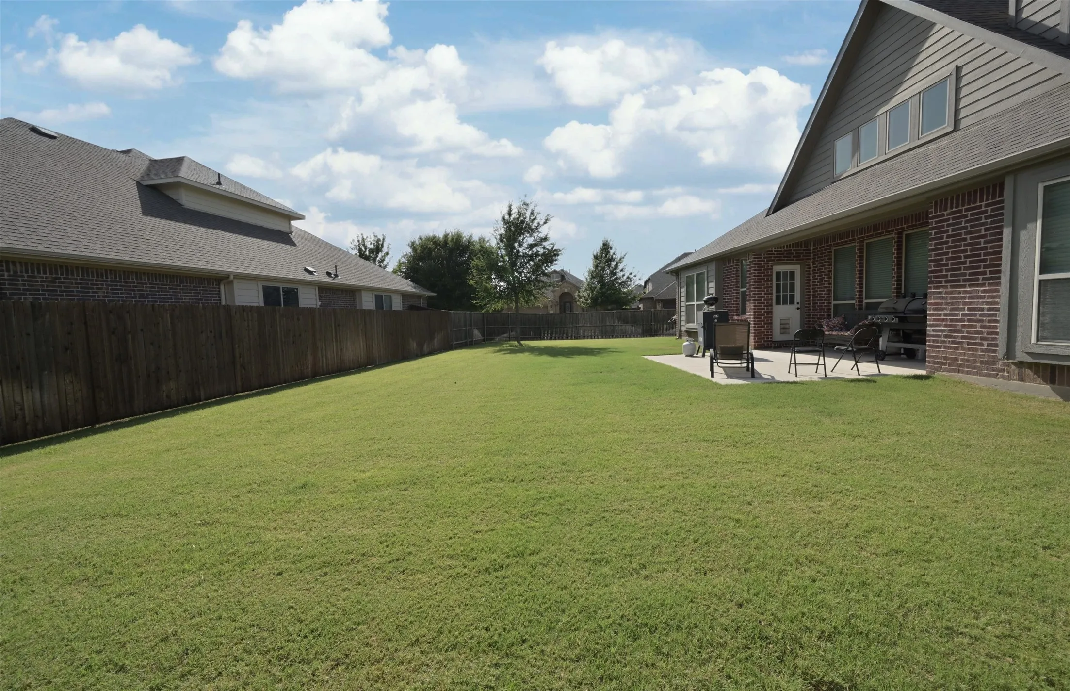 Single Family Residence For Sale in Denton County , 213 Oakcrest Drive, Justin, Texas 76247, 4 Bedroom, 3 Bathroom, 3 Garage spaces, 2,788 Sqft, built in 2019, mls#21319263, Real Estate Agent in Justin, Homes For Sale in Denton county, Homes For Sale in Justin, Realtor in Justin Texas, Real Estate Brokerage Independent Realty Texas, Luminita Cordes Realtor