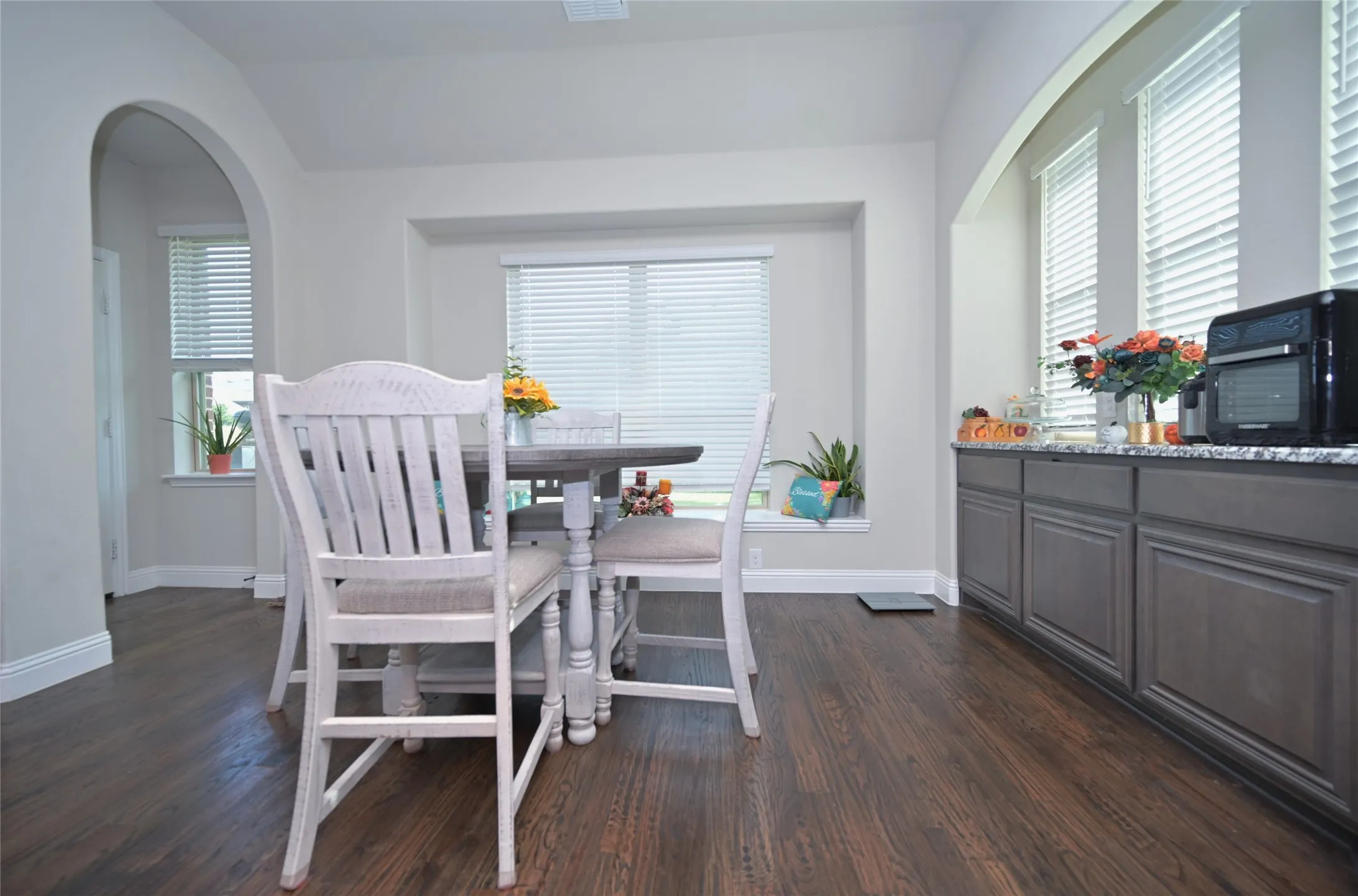 Single Family Residence For Sale in Denton County , 213 Oakcrest Drive, Justin, Texas 76247, 4 Bedroom, 3 Bathroom, 3 Garage spaces, 2,788 Sqft, built in 2019, mls#21319263, Real Estate Agent in Justin, Homes For Sale in Denton county, Homes For Sale in Justin, Realtor in Justin Texas, Real Estate Brokerage Independent Realty Texas, Luminita Cordes Realtor