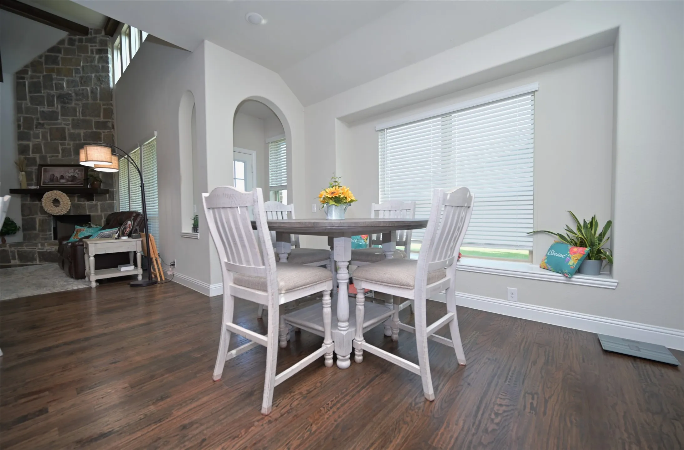 Single Family Residence For Sale in Denton County , 213 Oakcrest Drive, Justin, Texas 76247, 4 Bedroom, 3 Bathroom, 3 Garage spaces, 2,788 Sqft, built in 2019, mls#21319263, Real Estate Agent in Justin, Homes For Sale in Denton county, Homes For Sale in Justin, Realtor in Justin Texas, Real Estate Brokerage Independent Realty Texas, Luminita Cordes Realtor