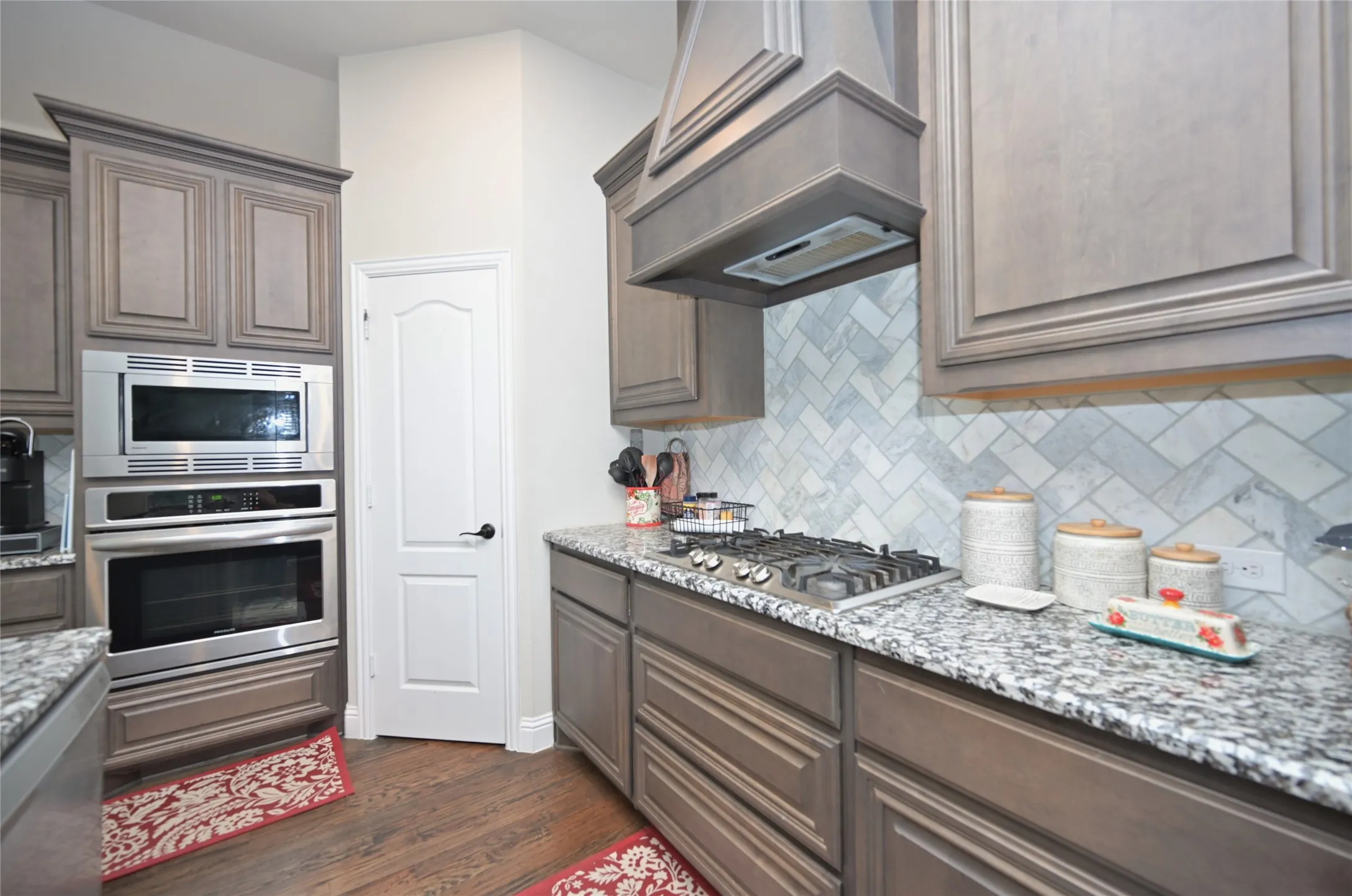 Single Family Residence For Sale in Denton County , 213 Oakcrest Drive, Justin, Texas 76247, 4 Bedroom, 3 Bathroom, 3 Garage spaces, 2,788 Sqft, built in 2019, mls#21319263, Real Estate Agent in Justin, Homes For Sale in Denton county, Homes For Sale in Justin, Realtor in Justin Texas, Real Estate Brokerage Independent Realty Texas, Luminita Cordes Realtor