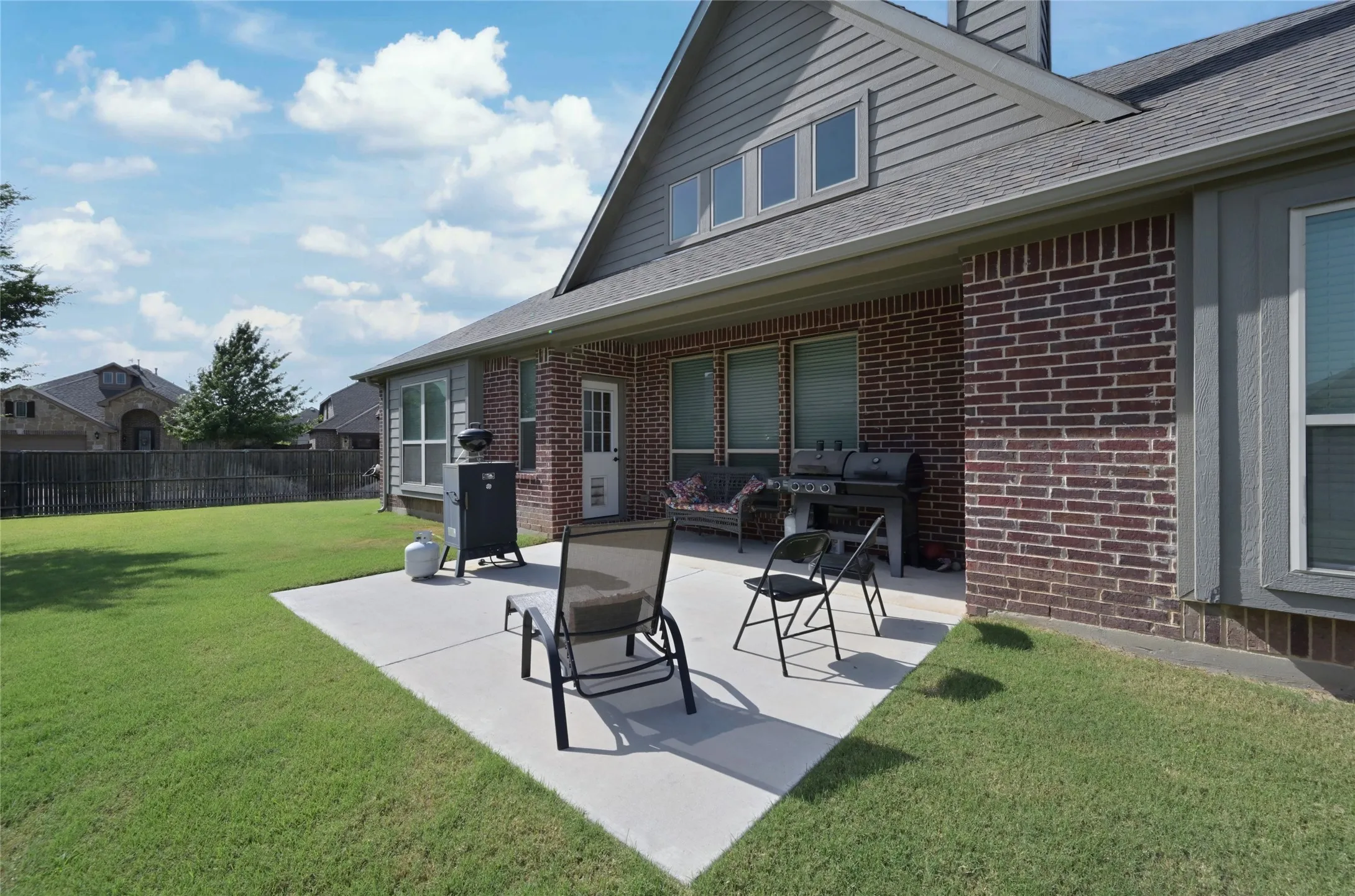 Single Family Residence For Sale in Denton County , 213 Oakcrest Drive, Justin, Texas 76247, 4 Bedroom, 3 Bathroom, 3 Garage spaces, 2,788 Sqft, built in 2019, mls#21319263, Real Estate Agent in Justin, Homes For Sale in Denton county, Homes For Sale in Justin, Realtor in Justin Texas, Real Estate Brokerage Independent Realty Texas, Luminita Cordes Realtor