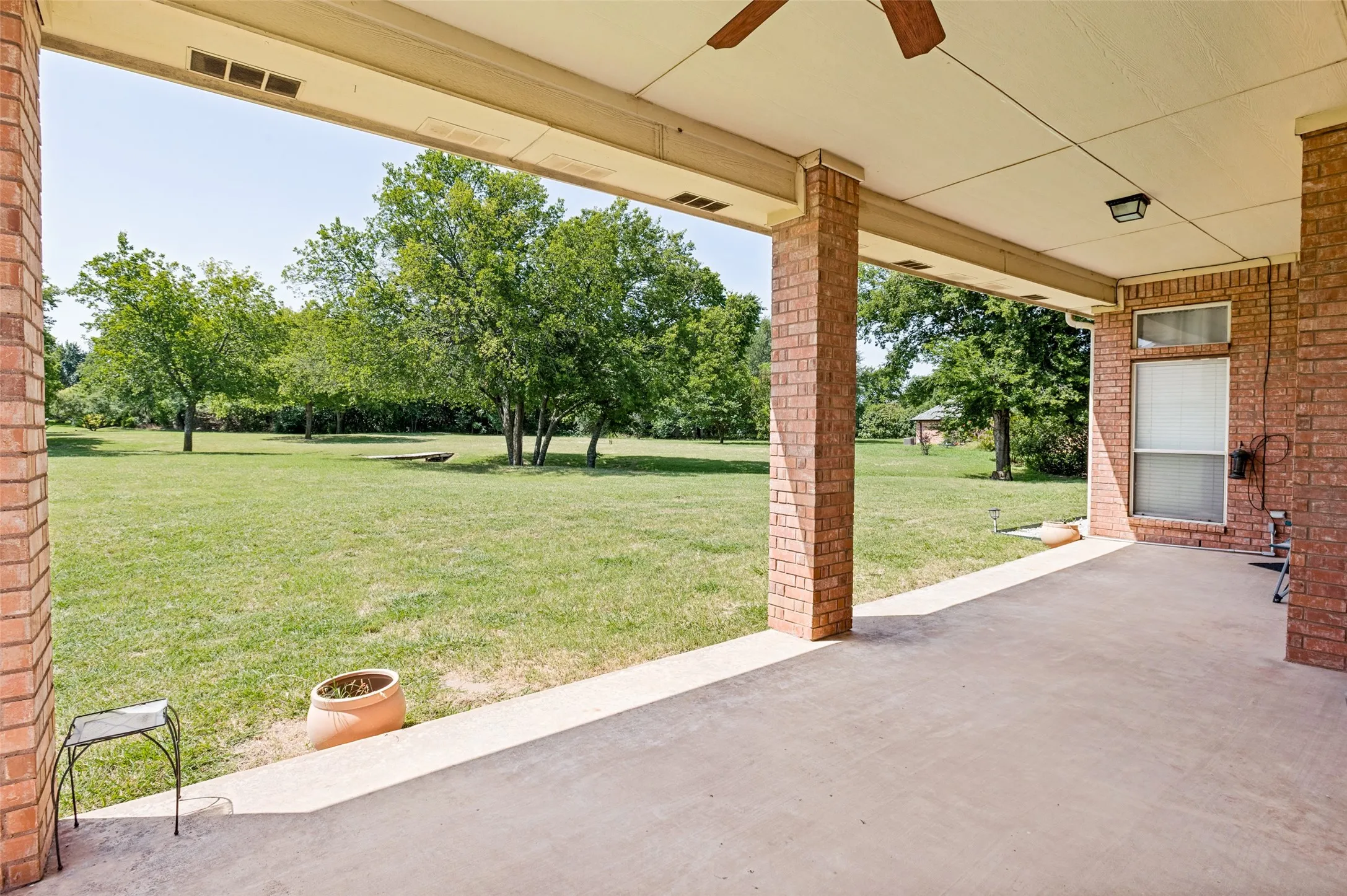 Single Family Residence For Sale in Dallas County , 2828 S Lakeview Drive, Cedar Hill, Texas 75104, 4 Bedroom, 4 Bathroom, 2 Garage spaces, 2,554 Sqft, built in 2001, mls#21321639, Real Estate Agent in Cedar Hill, Homes For Sale in Dallas county, Homes For Sale in Cedar Hill, Realtor in Cedar Hill Texas, Real Estate Brokerage Independent Realty Texas, Luminita Cordes Realtor