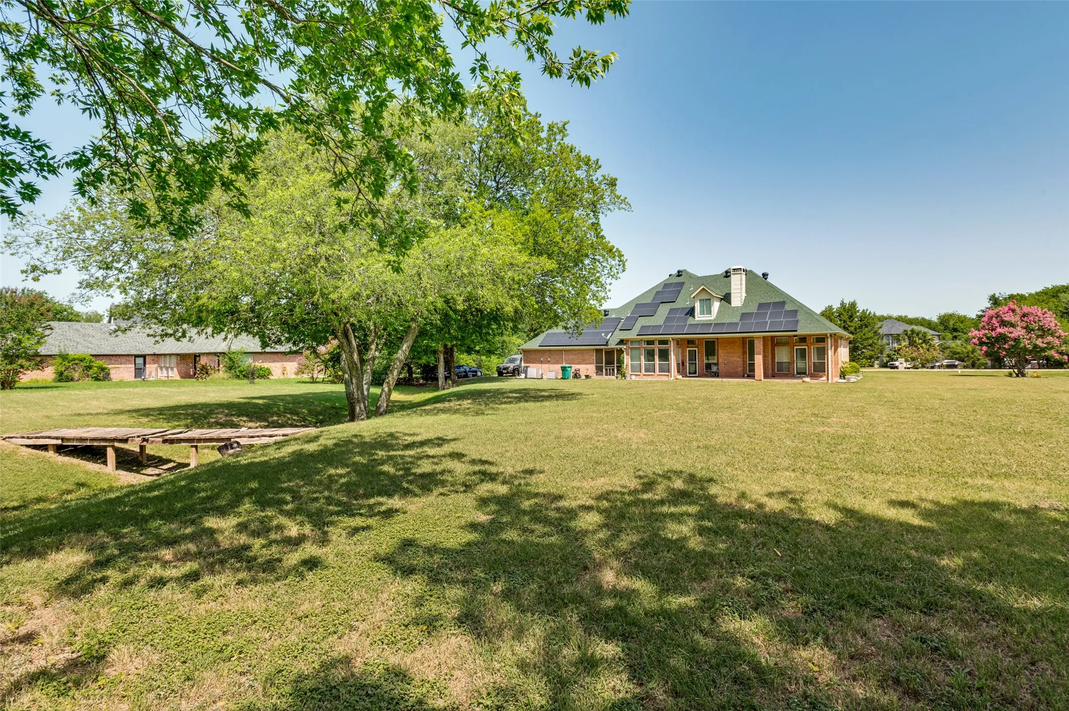 Single Family Residence For Sale in Dallas County , 2828 S Lakeview Drive, Cedar Hill, Texas 75104, 4 Bedroom, 4 Bathroom, 2 Garage spaces, 2,554 Sqft, built in 2001, mls#21321639, Real Estate Agent in Cedar Hill, Homes For Sale in Dallas county, Homes For Sale in Cedar Hill, Realtor in Cedar Hill Texas, Real Estate Brokerage Independent Realty Texas, Luminita Cordes Realtor