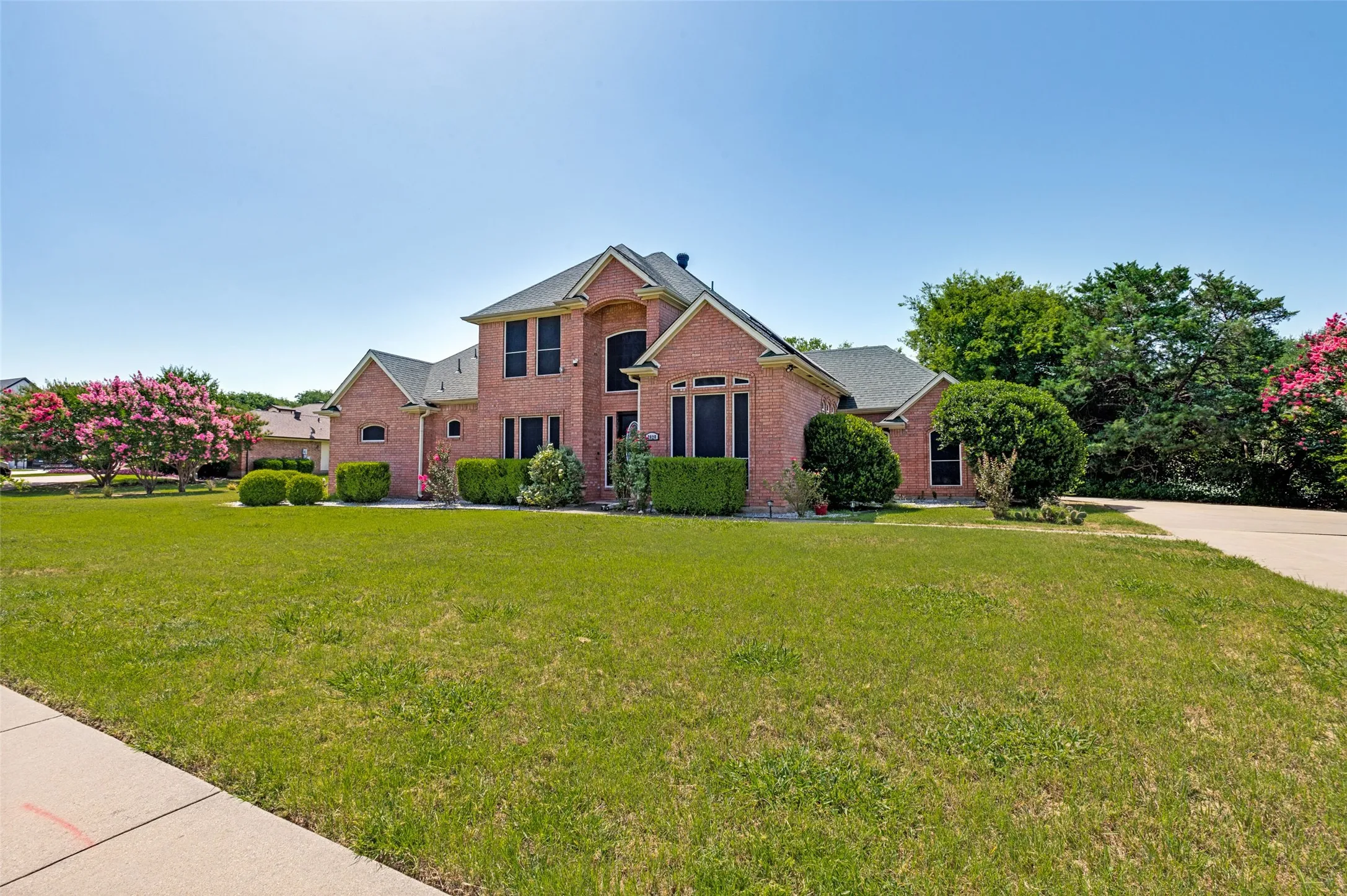 Single Family Residence For Sale in Dallas County , 2828 S Lakeview Drive, Cedar Hill, Texas 75104, 4 Bedroom, 4 Bathroom, 2 Garage spaces, 2,554 Sqft, built in 2001, mls#21321639, Real Estate Agent in Cedar Hill, Homes For Sale in Dallas county, Homes For Sale in Cedar Hill, Realtor in Cedar Hill Texas, Real Estate Brokerage Independent Realty Texas, Luminita Cordes Realtor