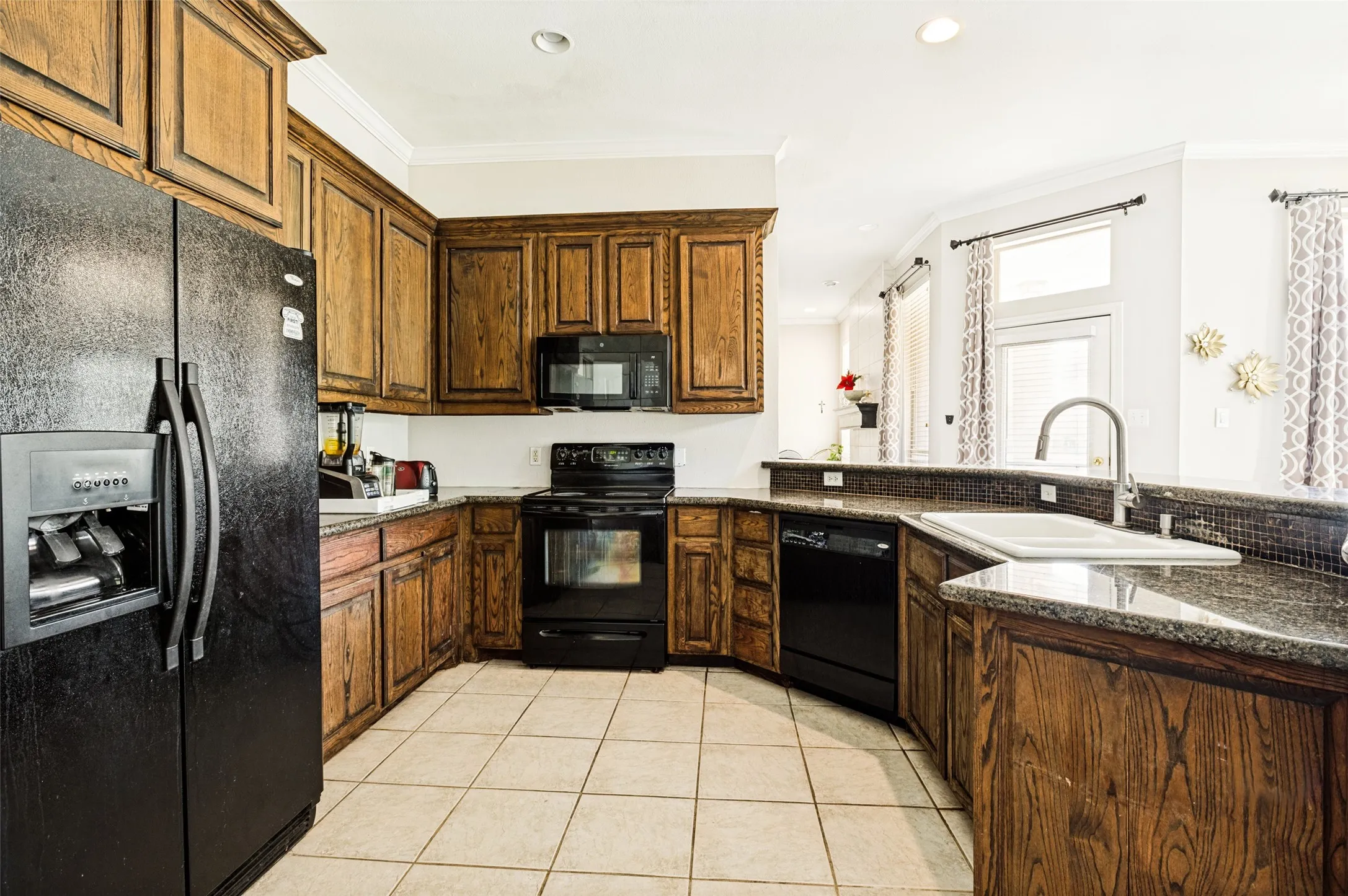 Single Family Residence For Sale in Dallas County , 2828 S Lakeview Drive, Cedar Hill, Texas 75104, 4 Bedroom, 4 Bathroom, 2 Garage spaces, 2,554 Sqft, built in 2001, mls#21321639, Real Estate Agent in Cedar Hill, Homes For Sale in Dallas county, Homes For Sale in Cedar Hill, Realtor in Cedar Hill Texas, Real Estate Brokerage Independent Realty Texas, Luminita Cordes Realtor